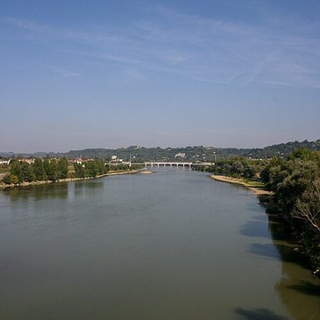 Pont-canal dAgen sur la Garonne également sur commune du Passage