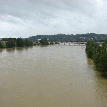 Pont-canal dAgen sur la Garonne également sur commune du Passage