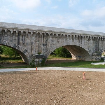 Pont-canal dAgen sur la Garonne également sur commune du Passage