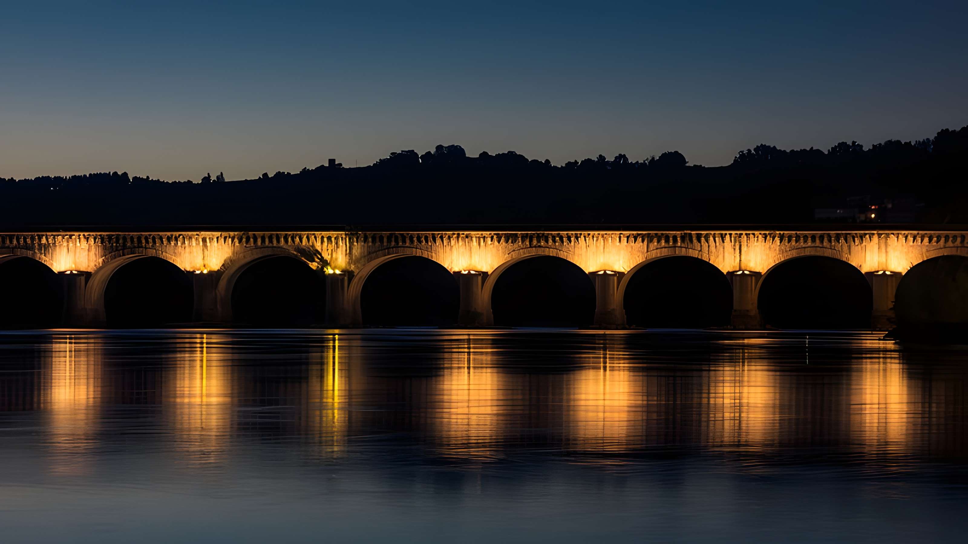 Pont-canal d'Agen sur la Garonne (également sur commune du Passage)