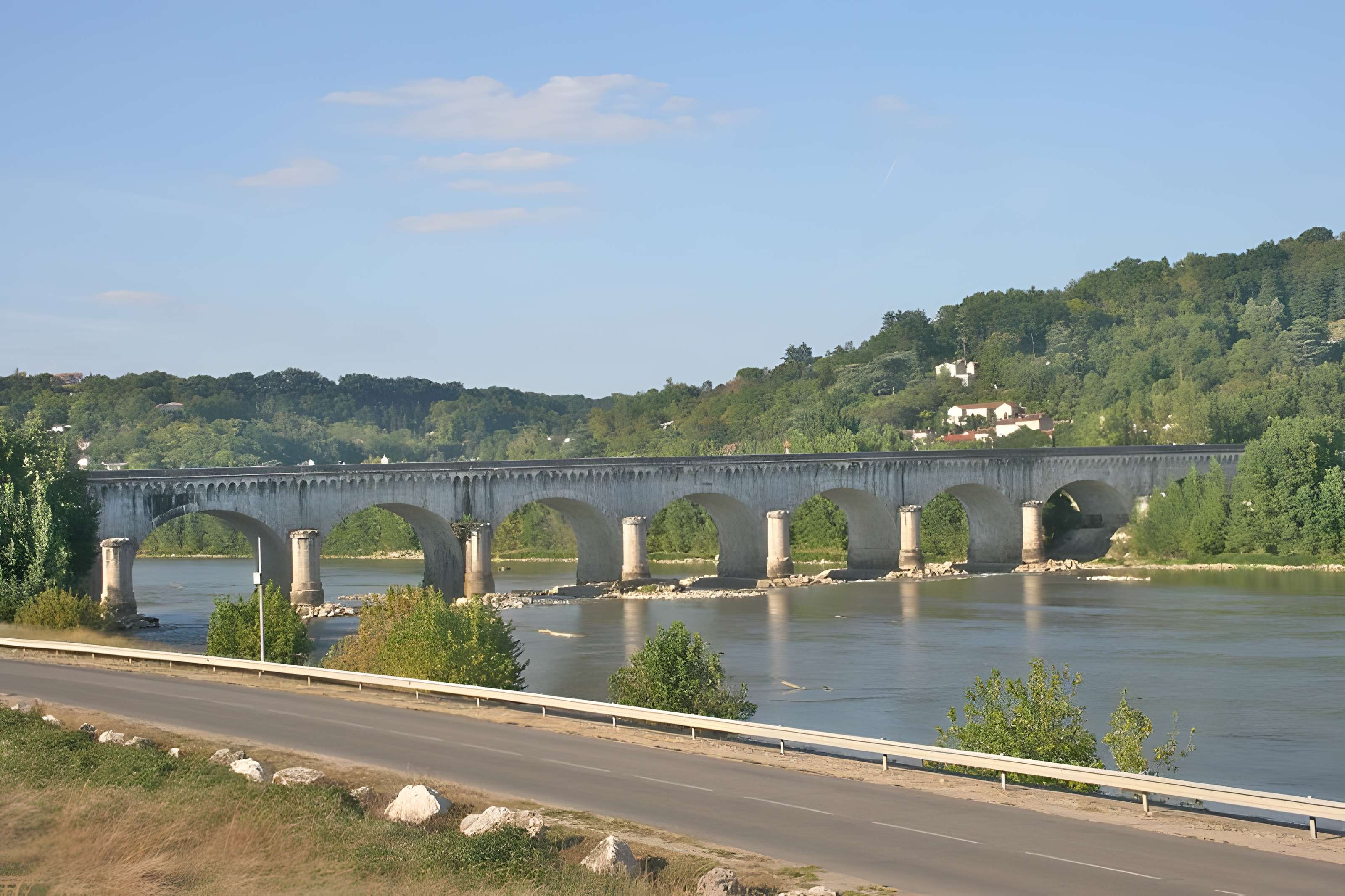 Pont-canal d'Agen sur la Garonne (également sur commune du Passage)