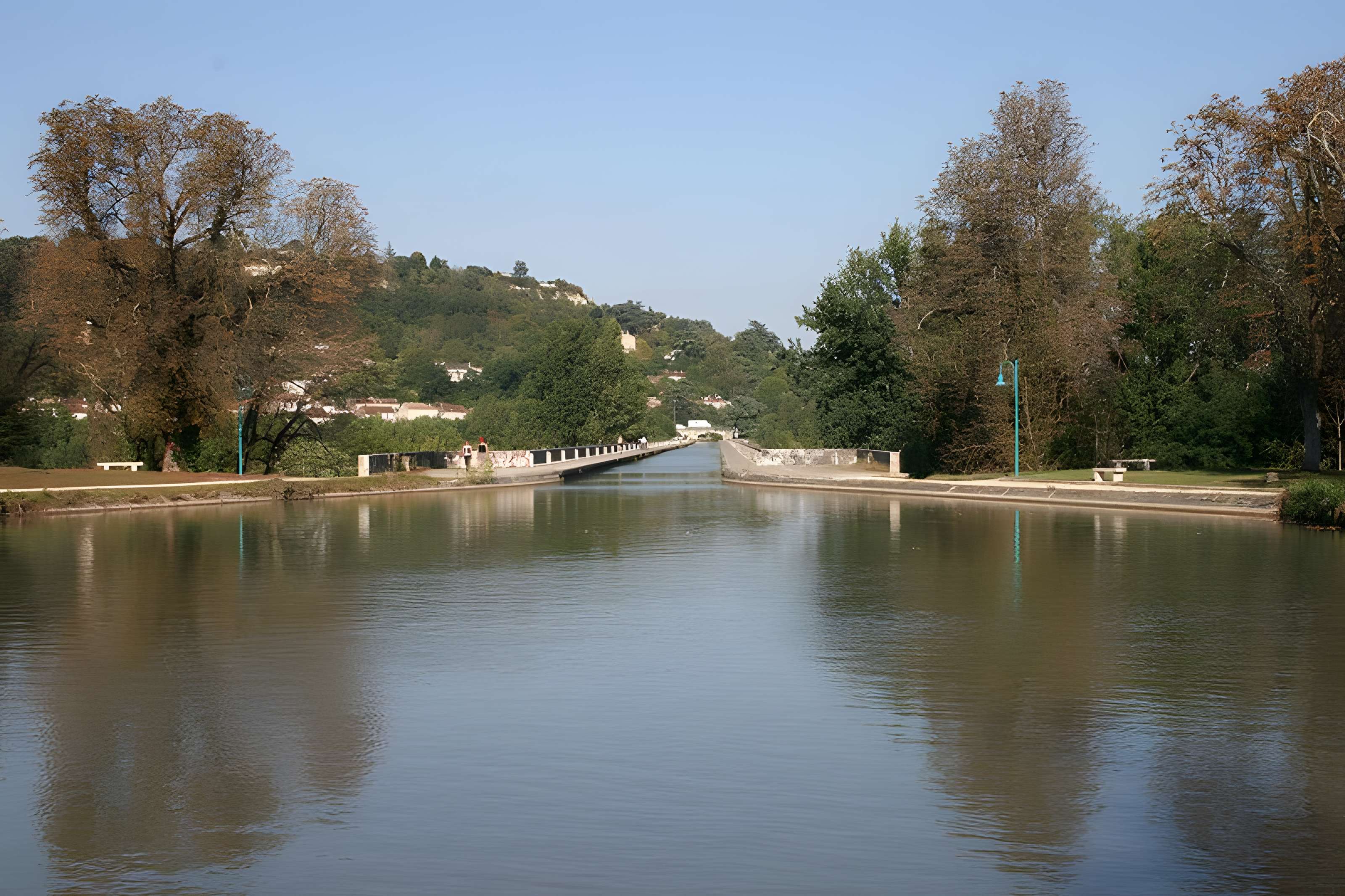 Pont-canal d'Agen sur la Garonne (également sur commune du Passage)