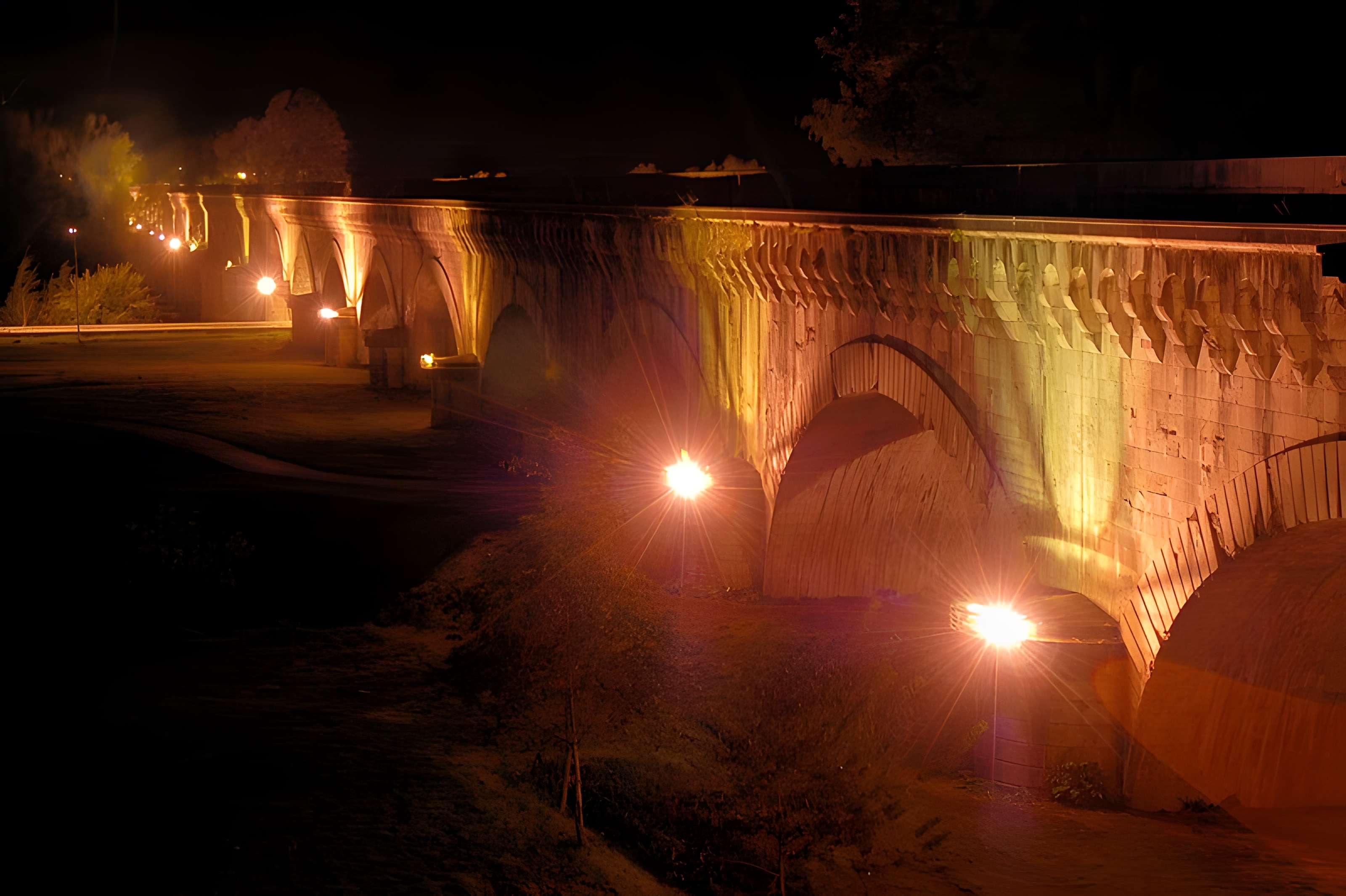 Pont-canal d'Agen sur la Garonne (également sur commune du Passage)
