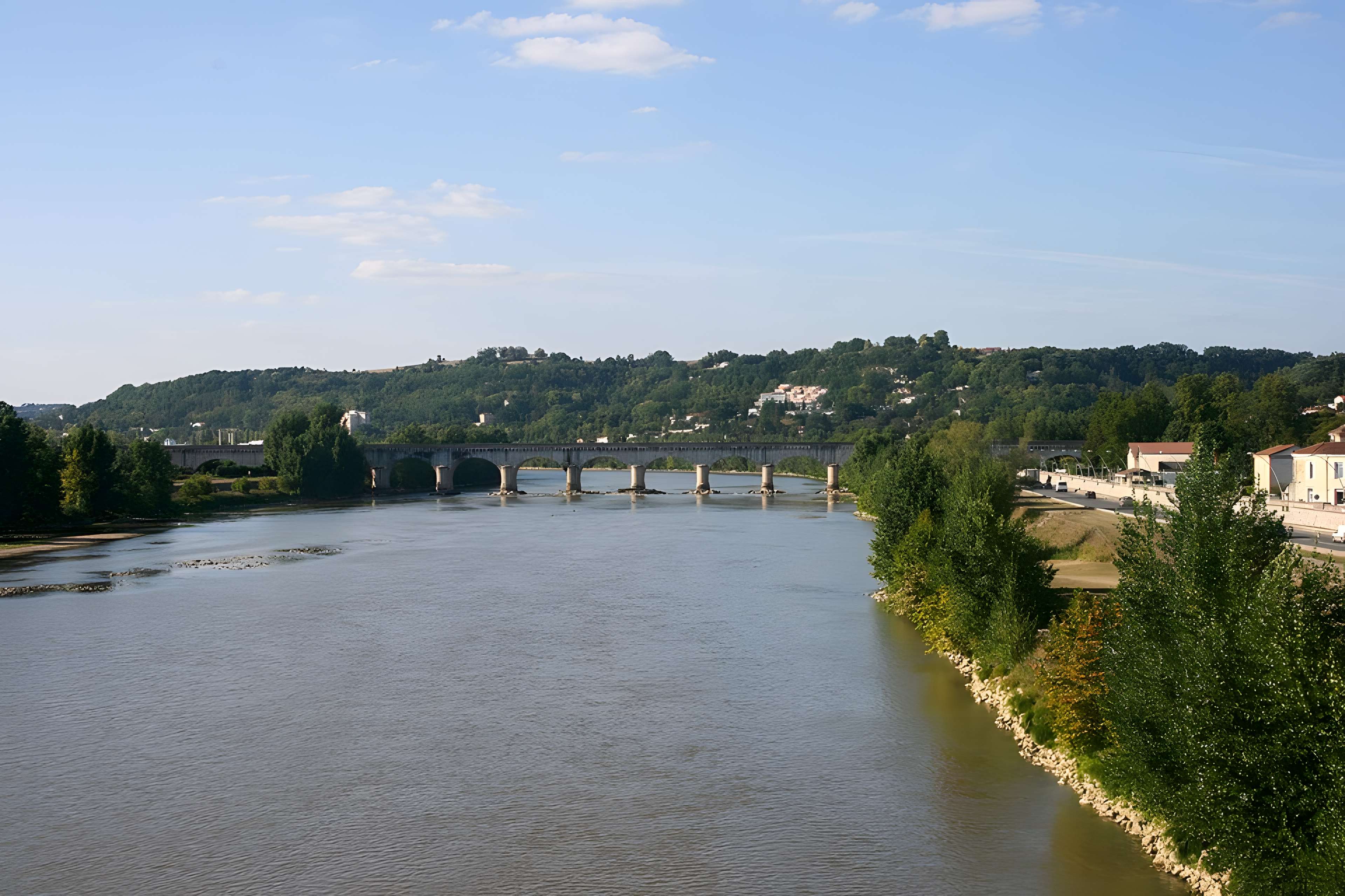 Pont-canal d'Agen sur la Garonne (également sur commune du Passage)