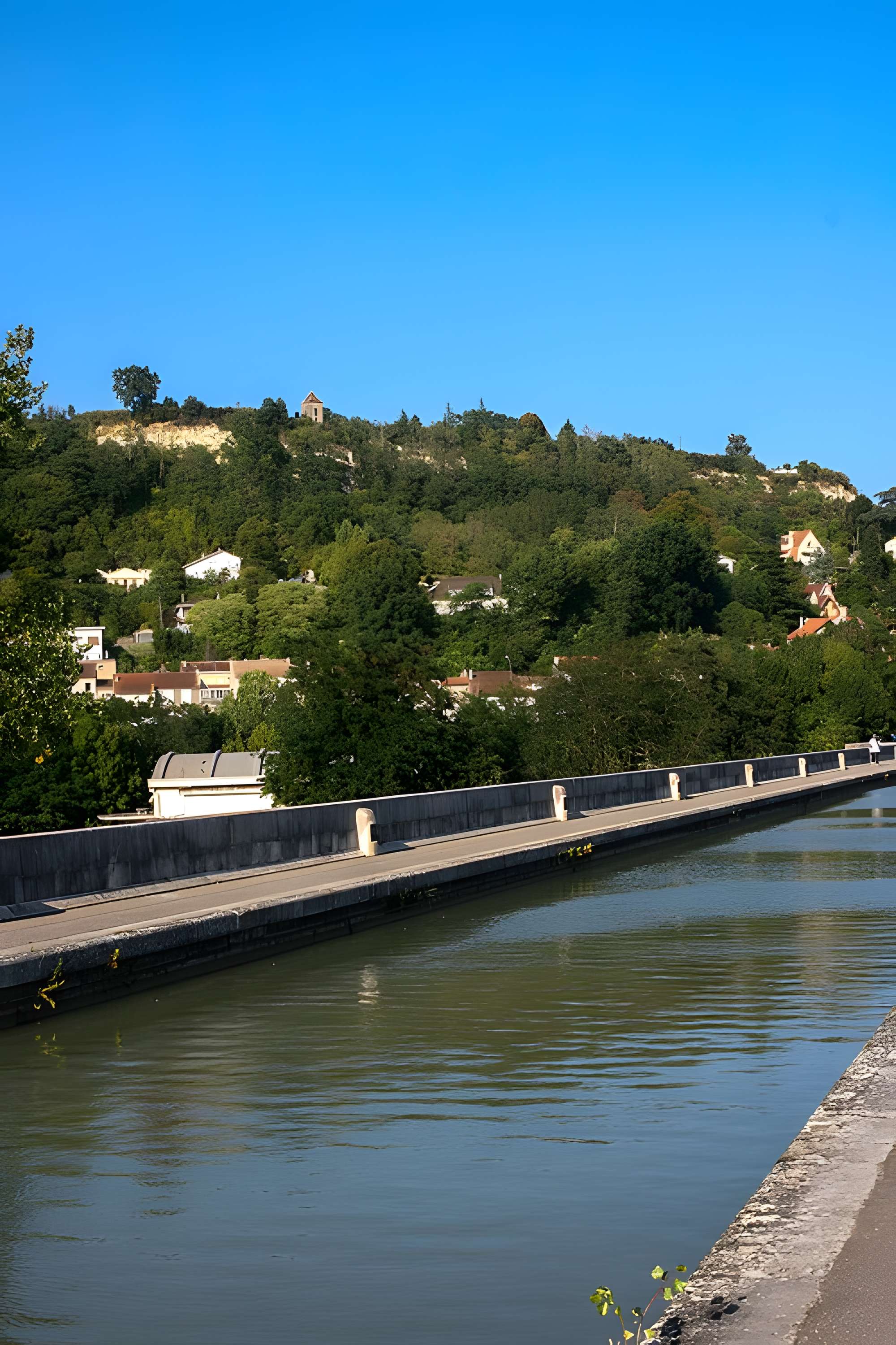Pont-canal d'Agen sur la Garonne (également sur commune du Passage)
