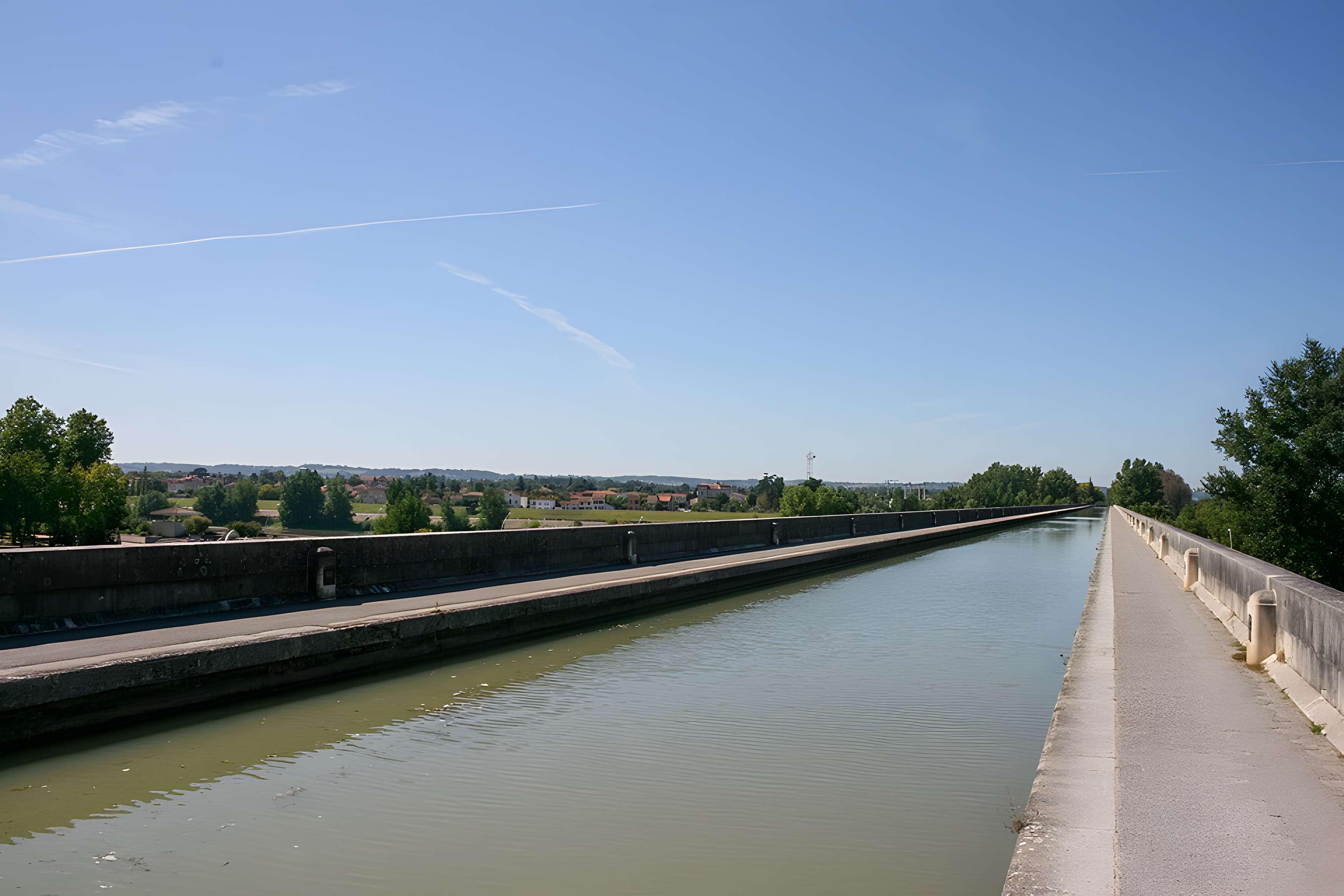 Pont-canal d'Agen sur la Garonne (également sur commune du Passage)