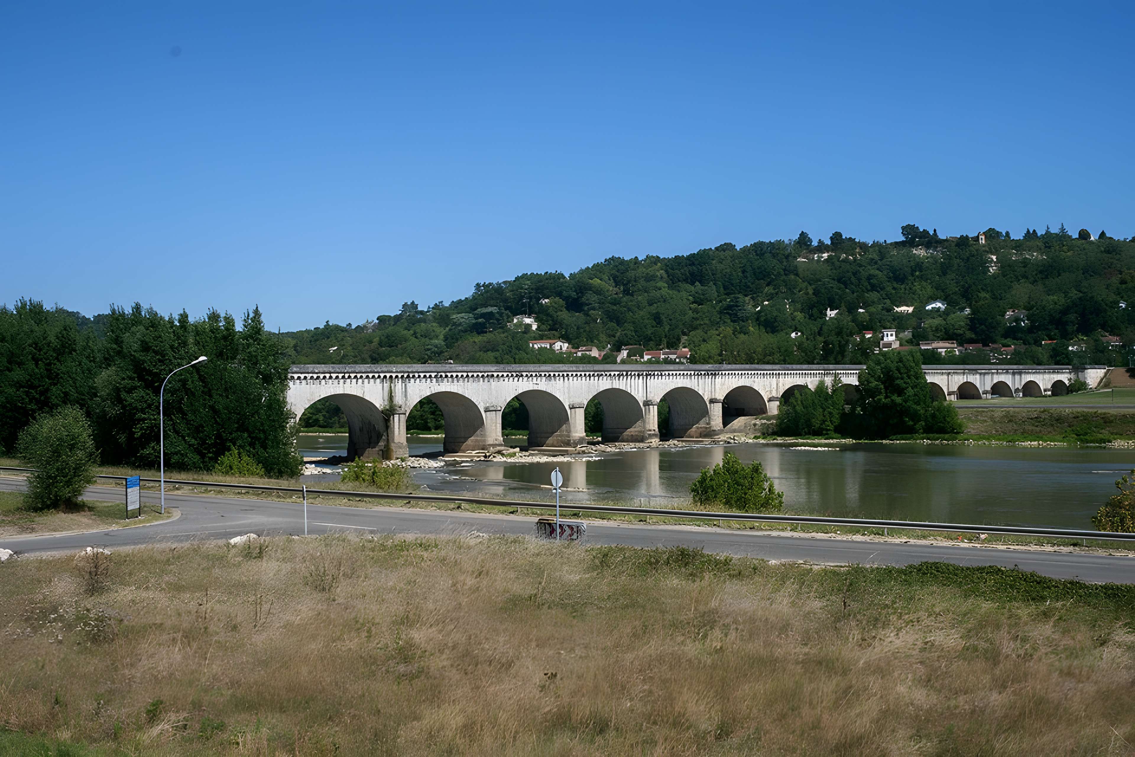 Pont-canal d'Agen sur la Garonne (également sur commune du Passage)