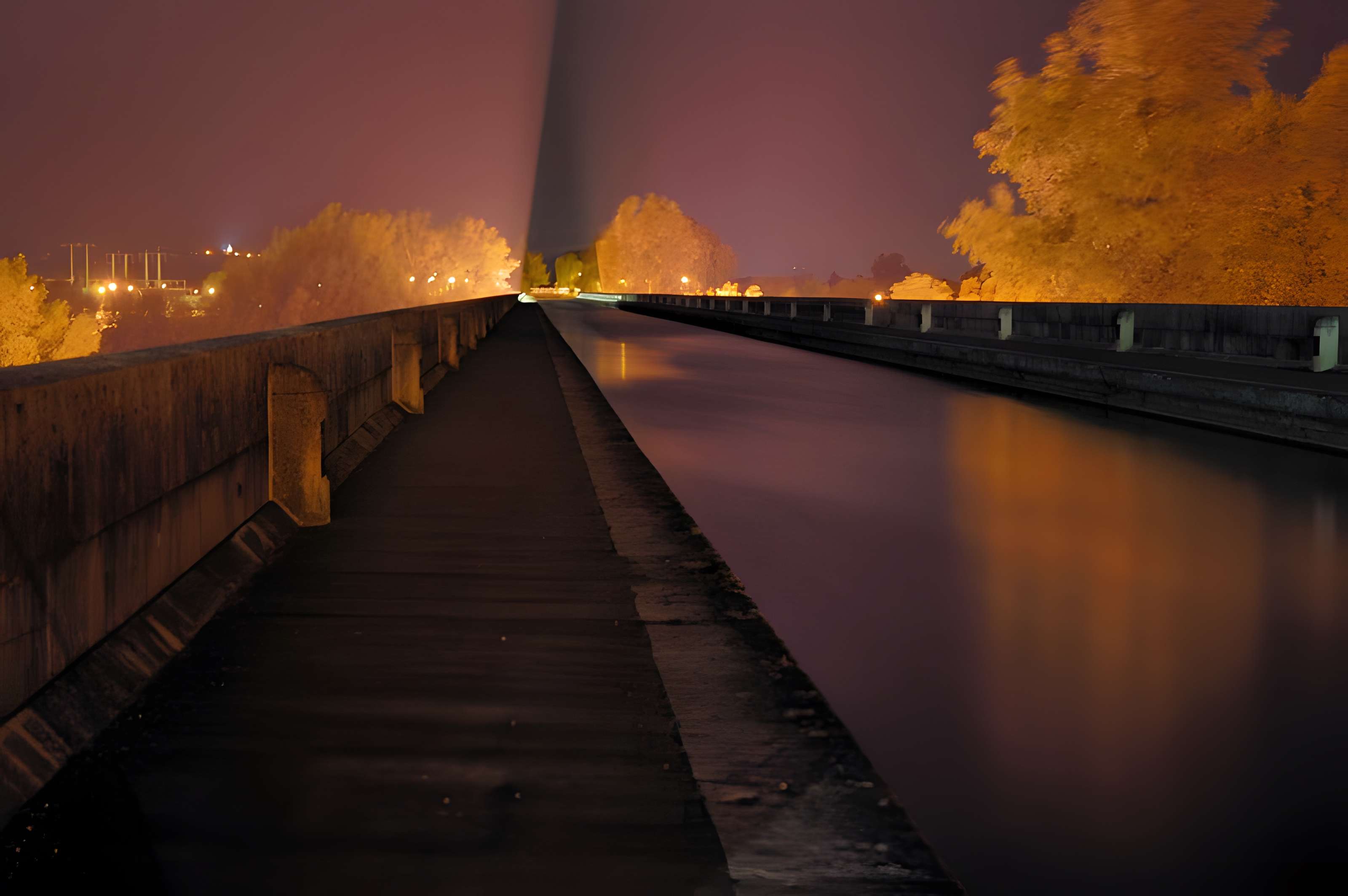 Pont-canal d'Agen sur la Garonne (également sur commune du Passage)