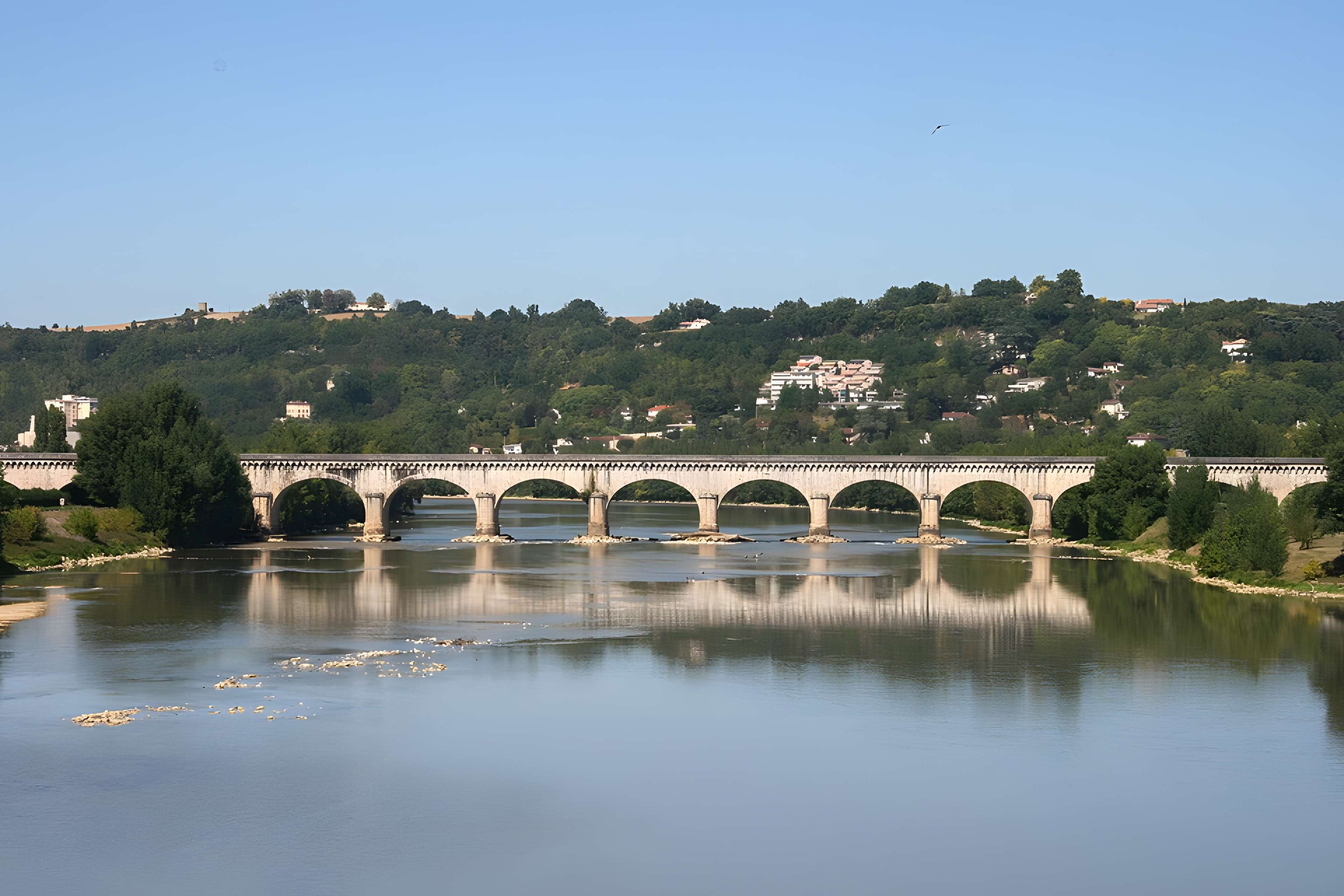Pont-canal d'Agen sur la Garonne (également sur commune du Passage)