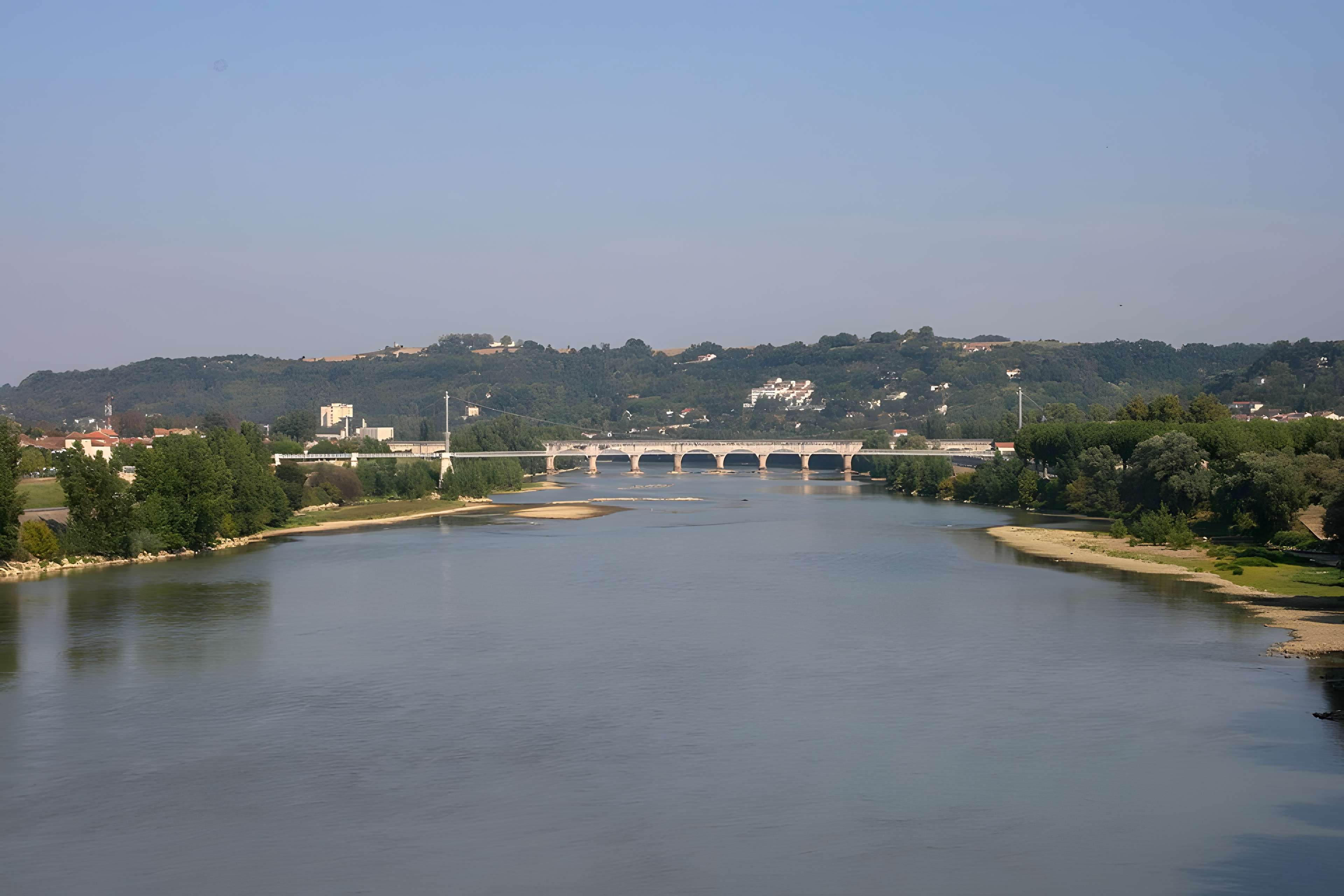 Pont-canal d'Agen sur la Garonne (également sur commune du Passage)