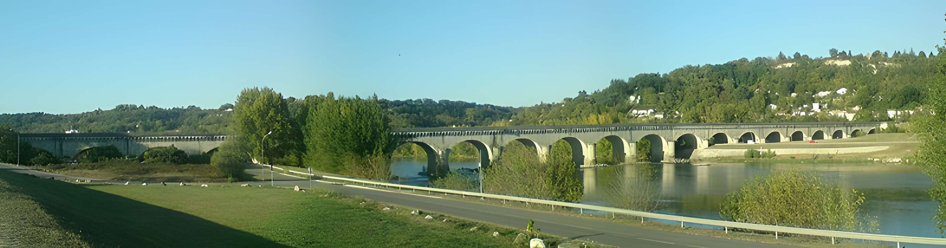 Pont-canal d'Agen sur la Garonne (également sur commune du Passage)