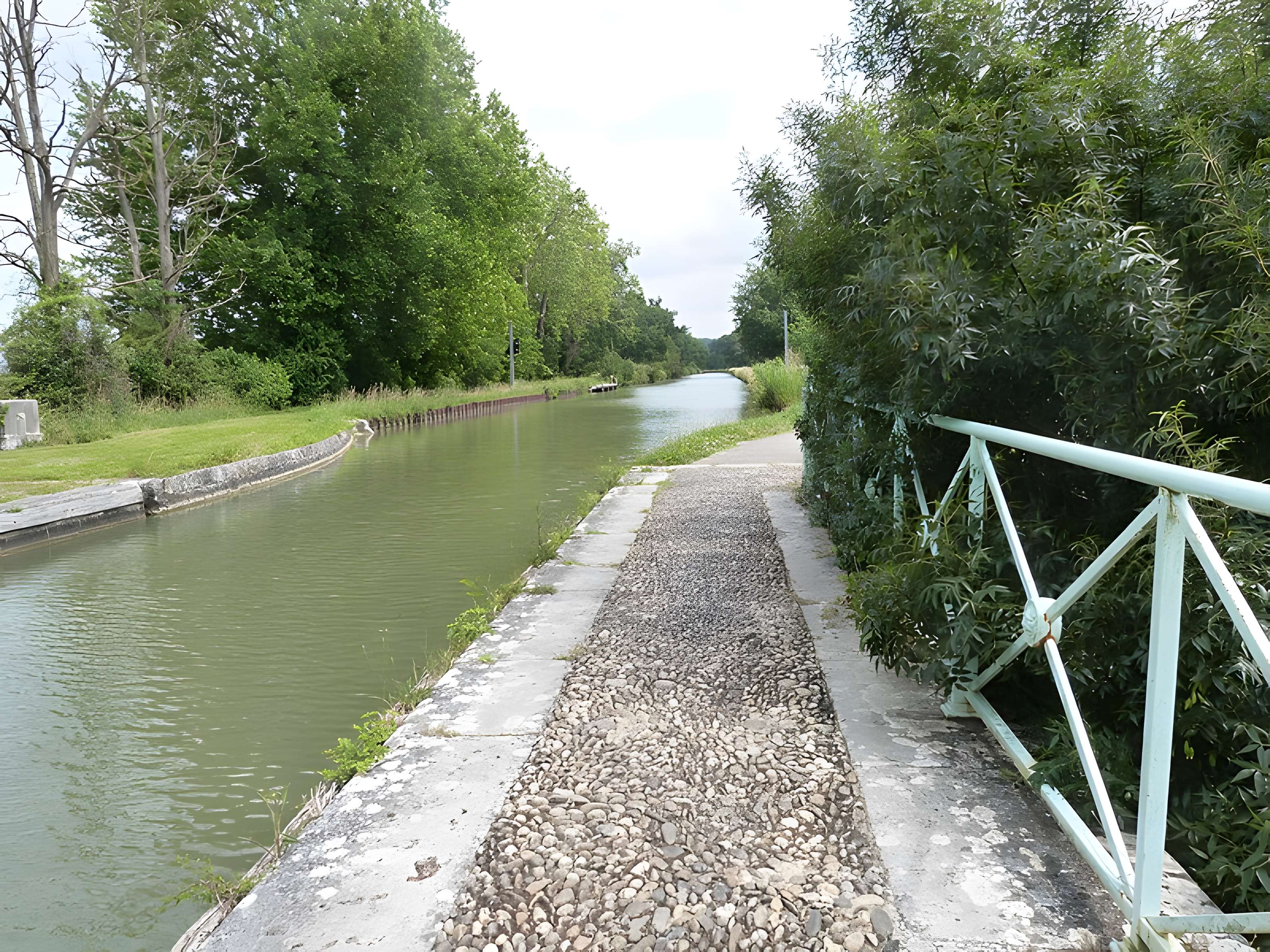 Pont-canal sur la Baïse à Feugarolles