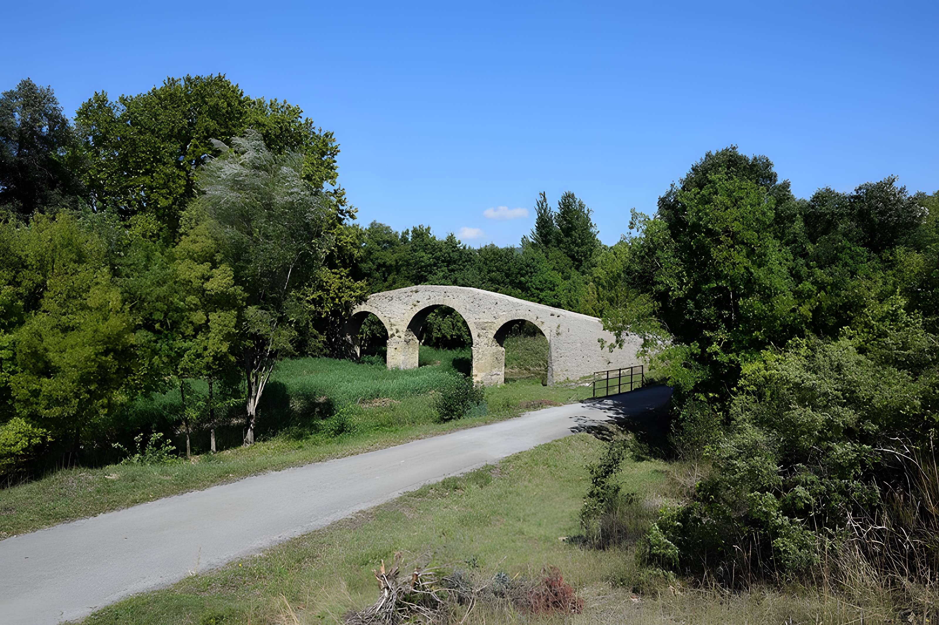 Pont-Vieux de Rieux-en-Val