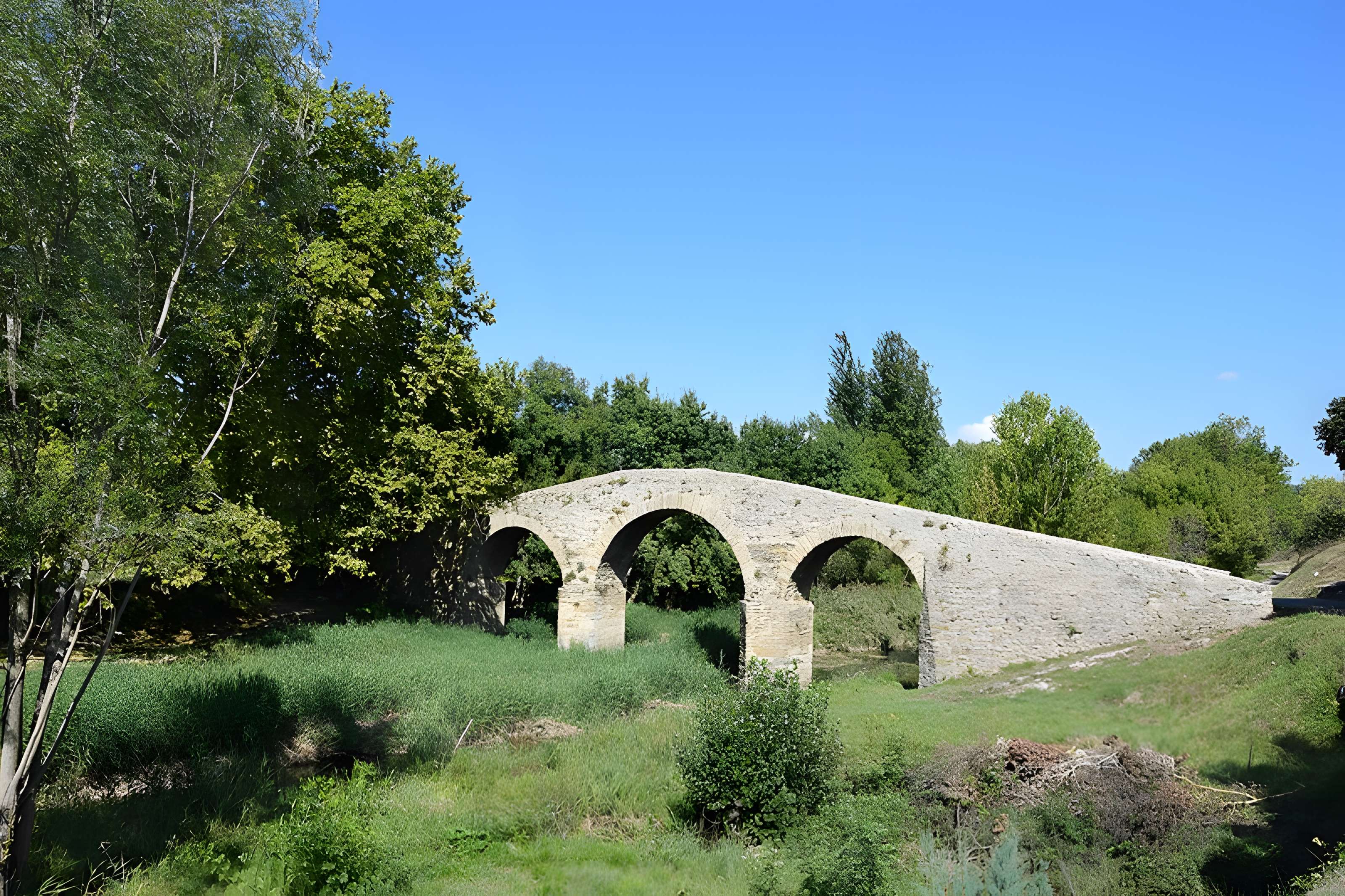 Pont-Vieux de Rieux-en-Val