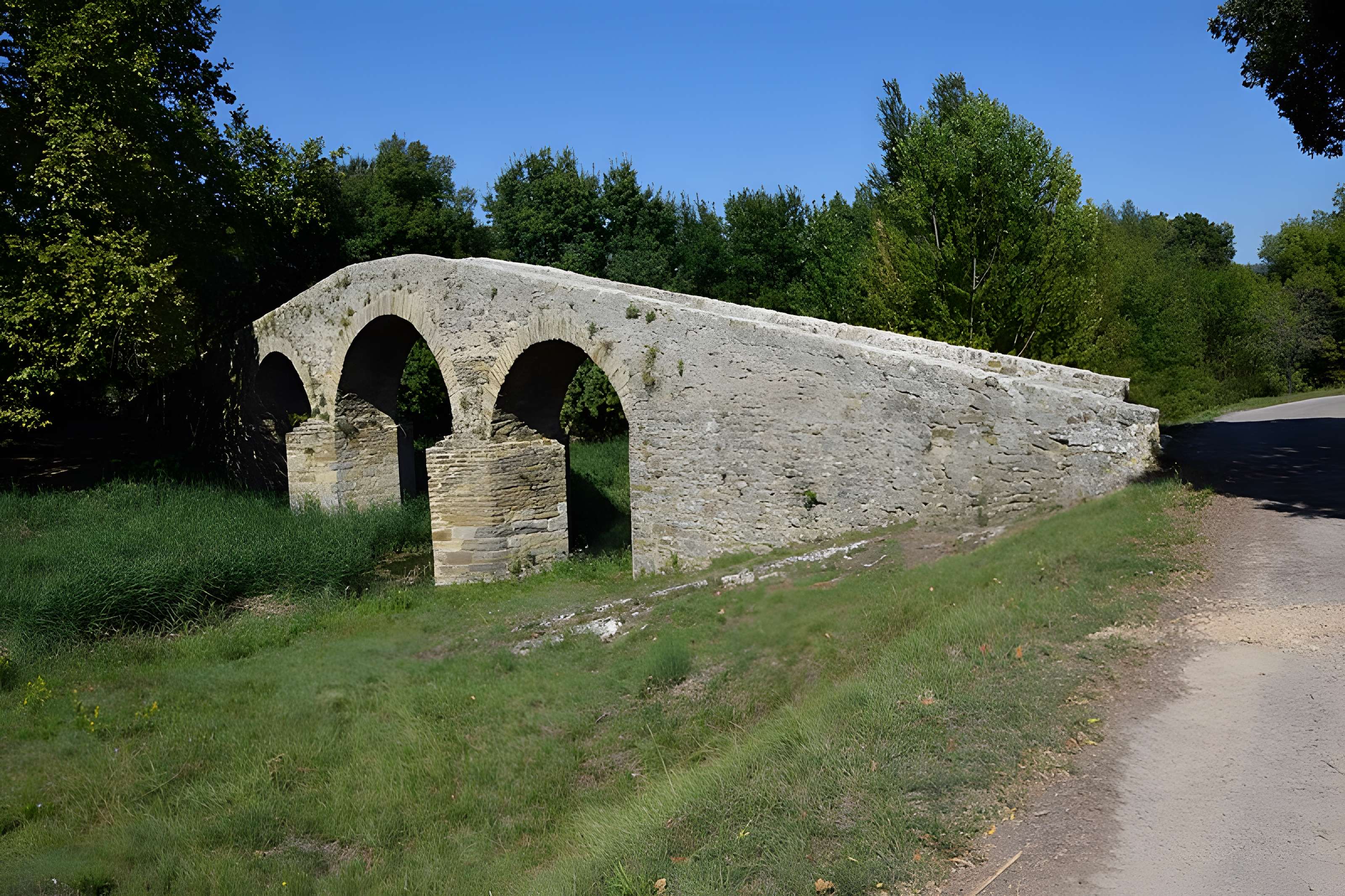 Pont-Vieux de Rieux-en-Val