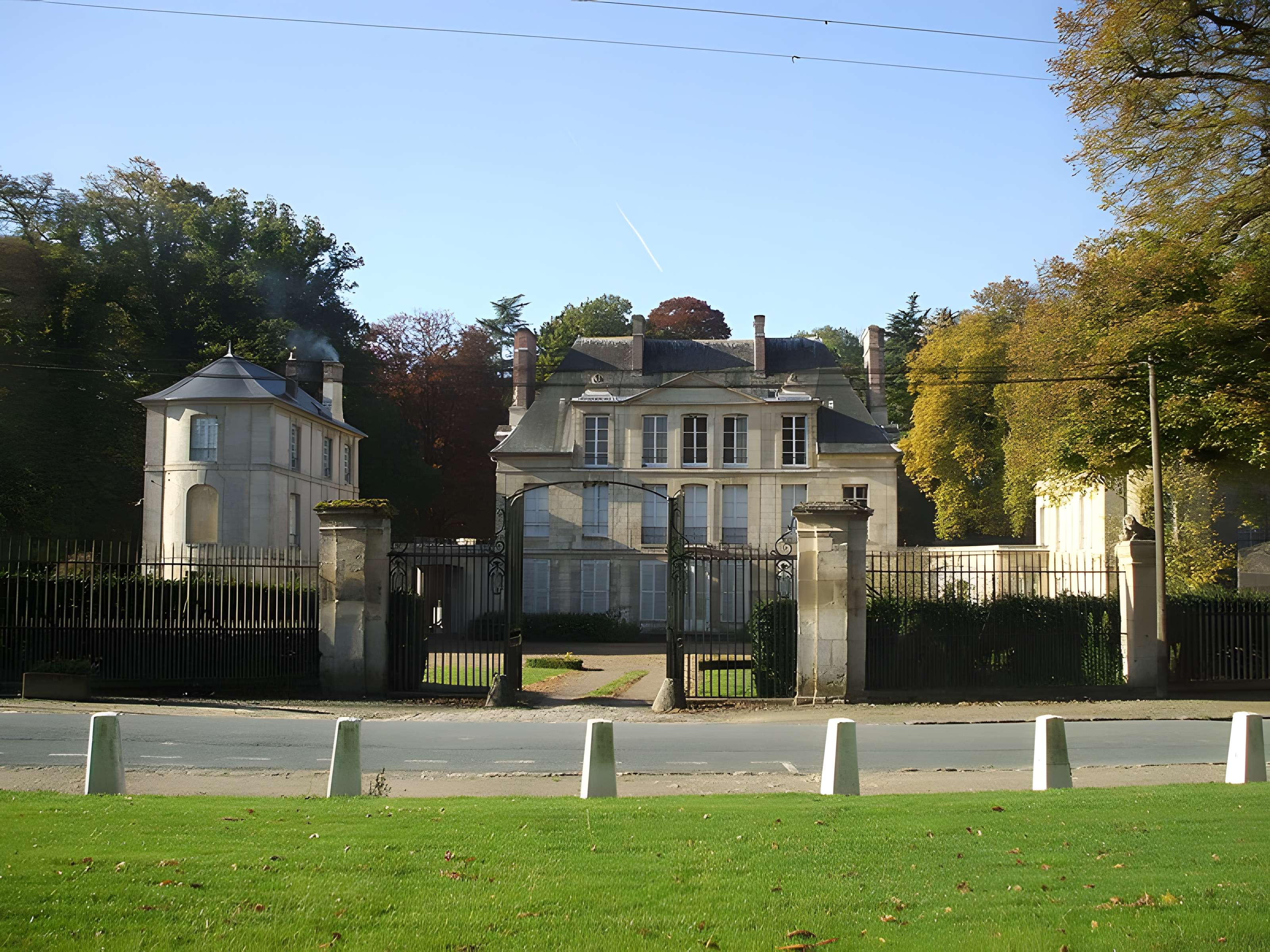 Château de Puiseux-le-Hauberger 