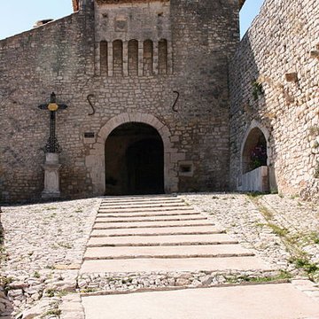 Portail féodal majeur de Banon