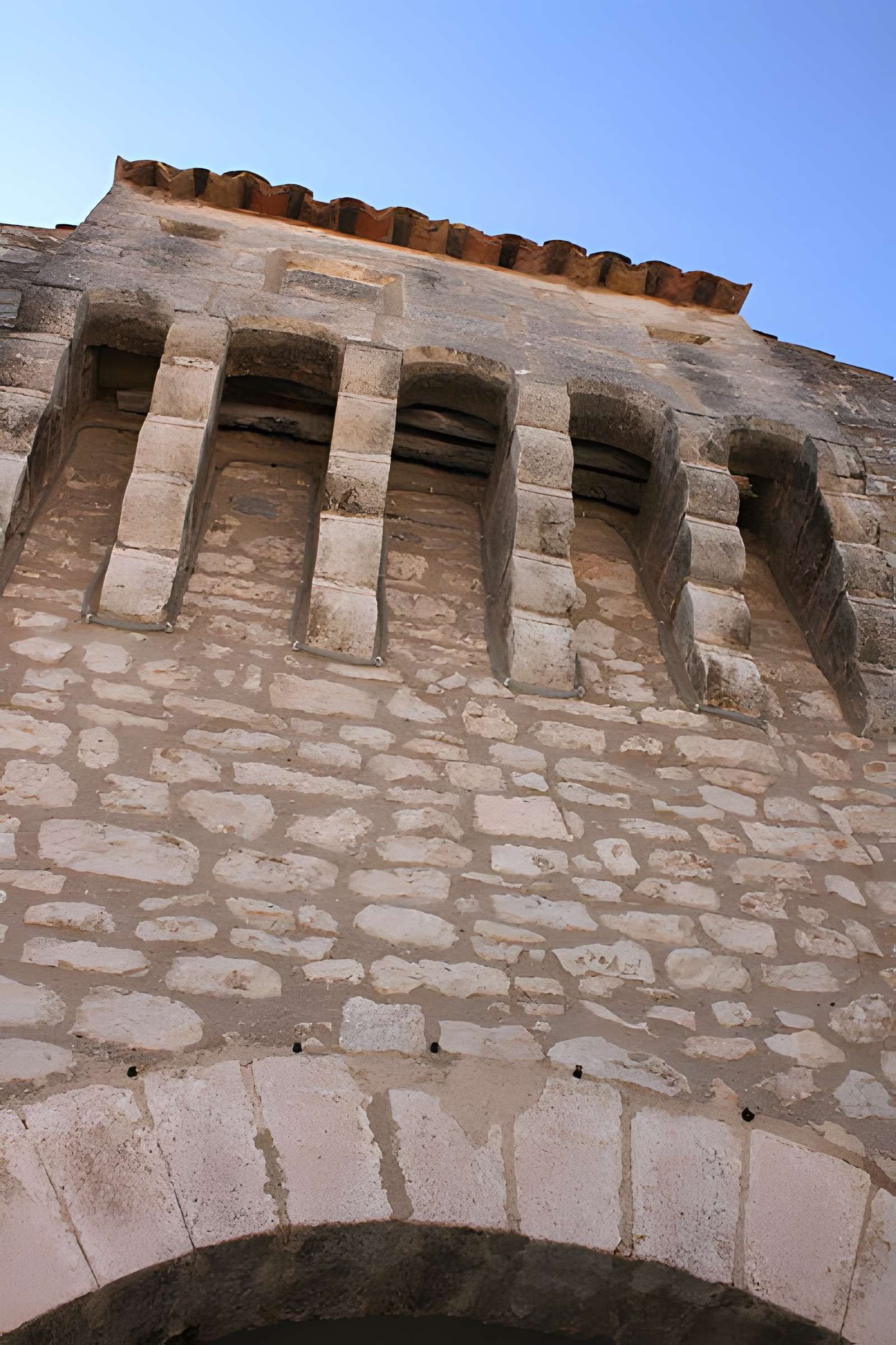 Portail féodal majeur de Banon