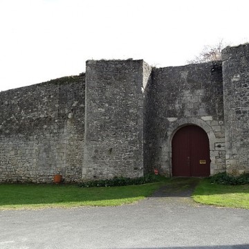 chateau de puyguilhem a thenac