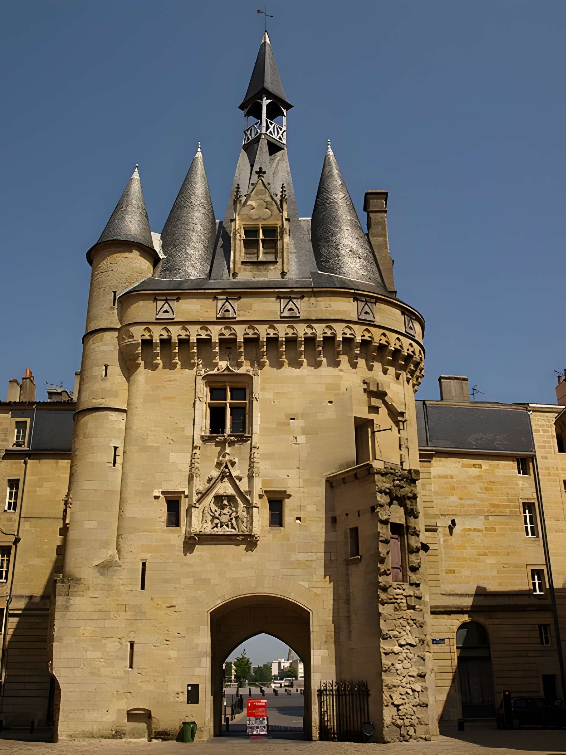 Porte Cailhau de Bordeaux