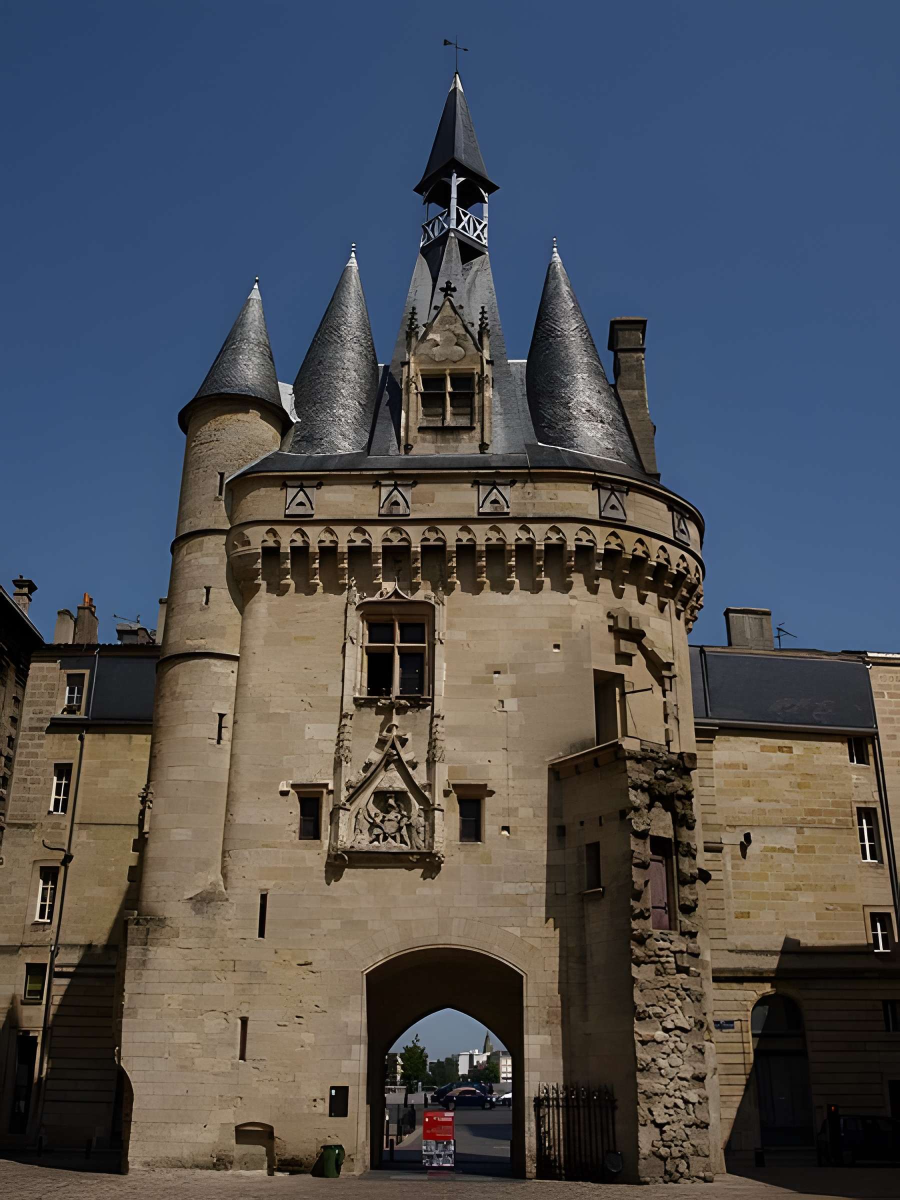 Porte Cailhau de Bordeaux