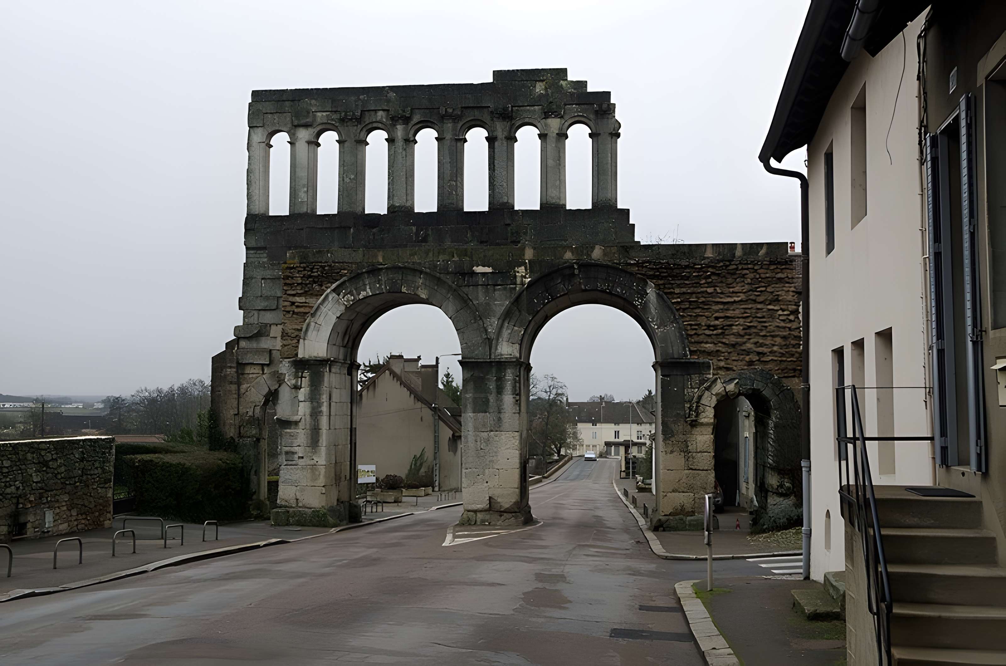 Porte d'Arroux à Autun