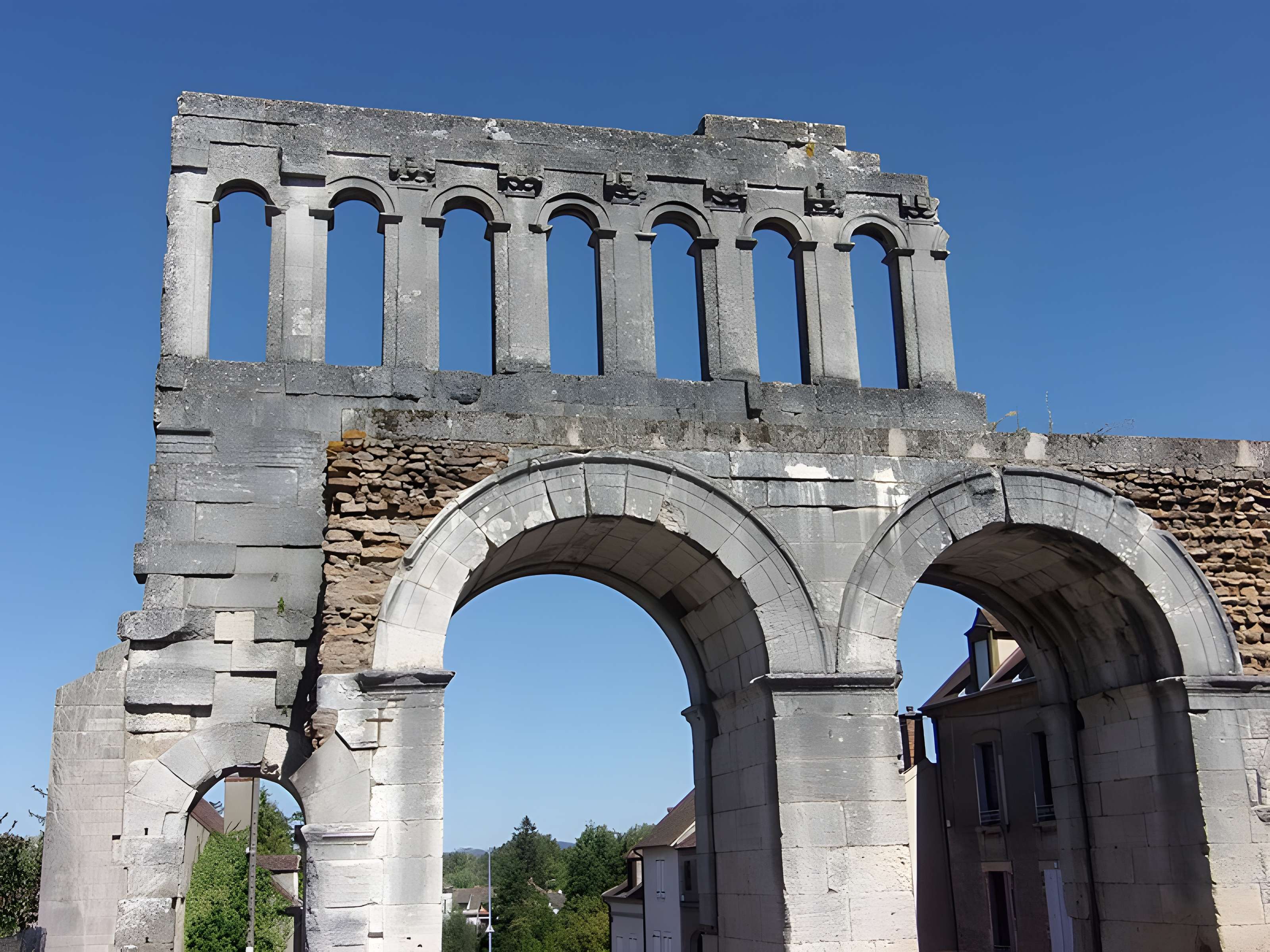 Porte d'Arroux à Autun