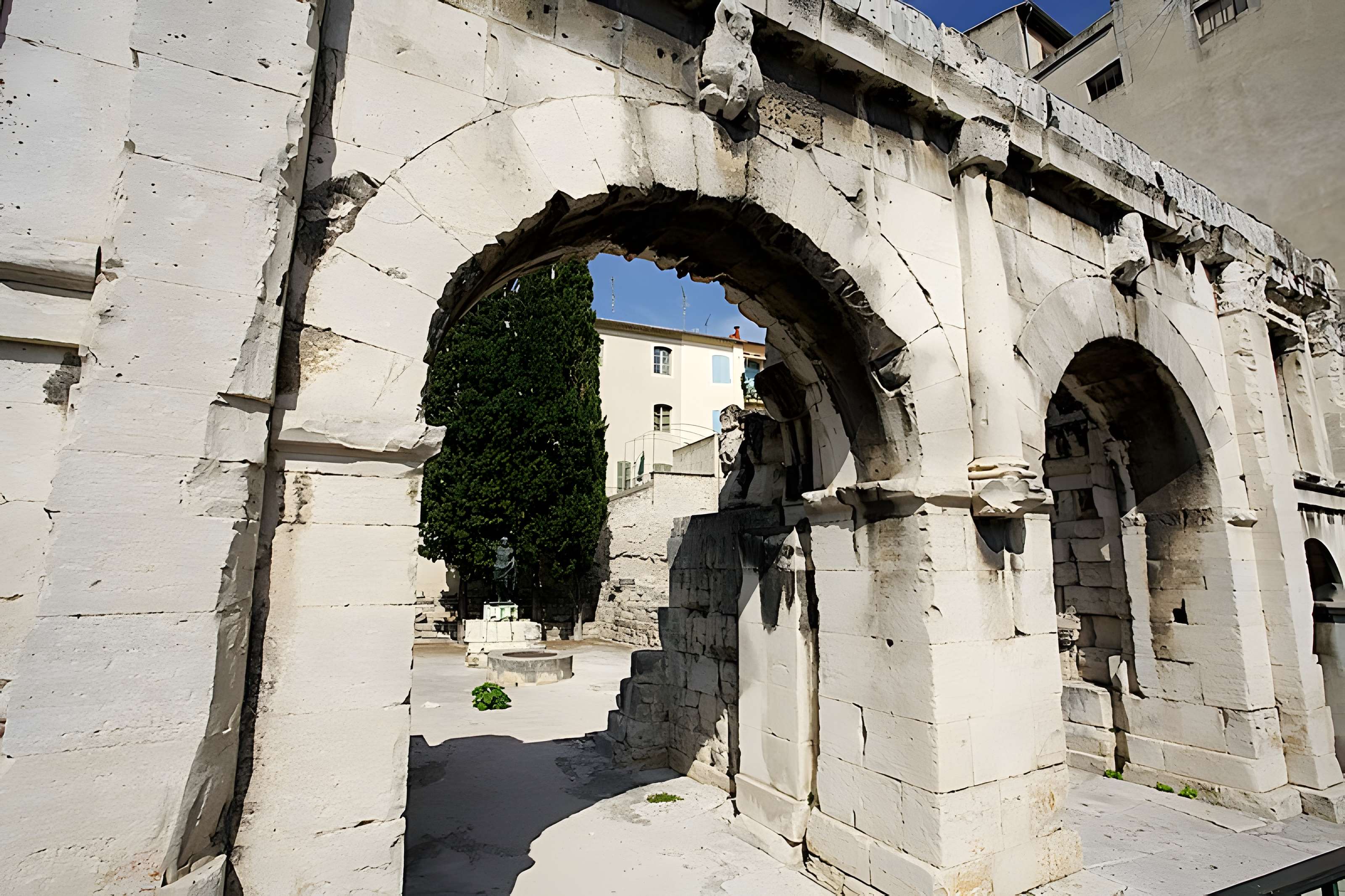 Porte d'Auguste de Nîmes