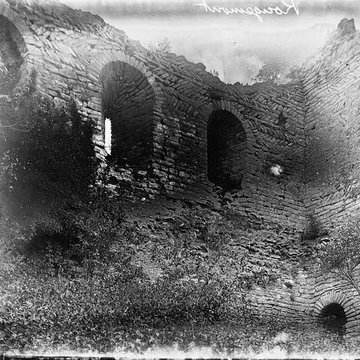 Ruines du château de Rougemont