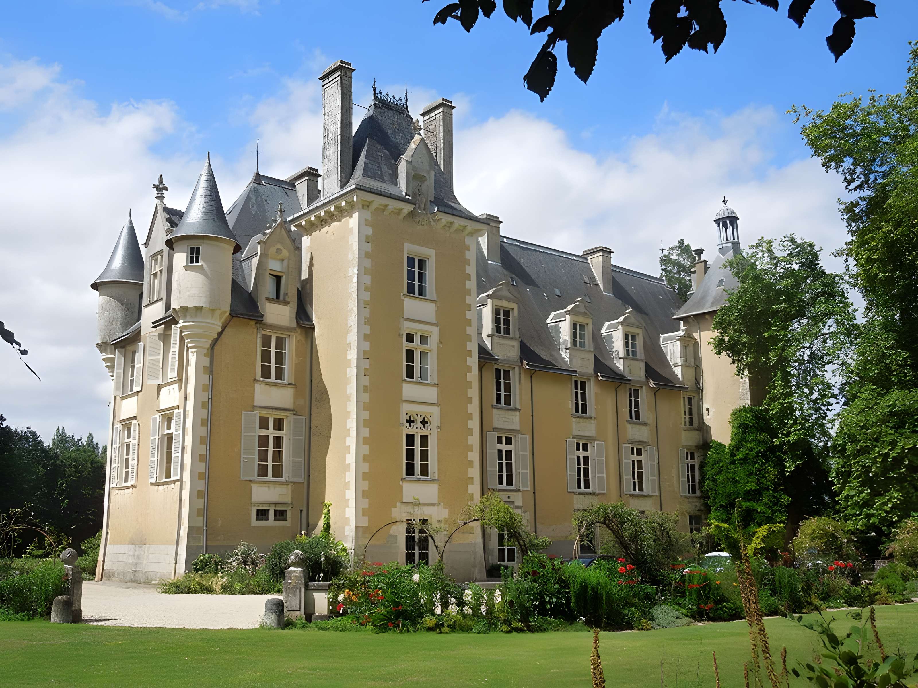 Château de Saint-Julien-l'Ars 