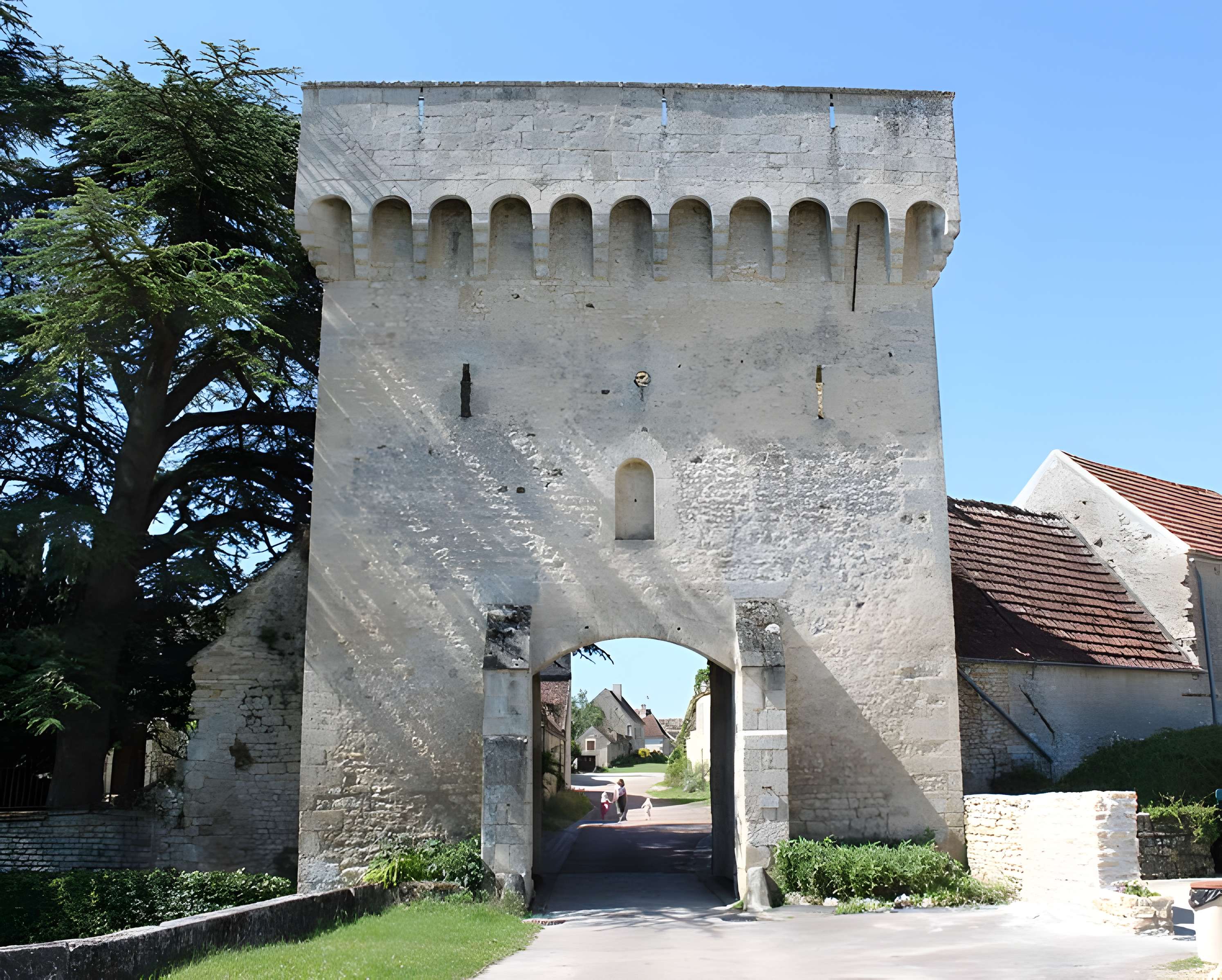 Porte de ville de Druyes-les-Belles-Fontaines