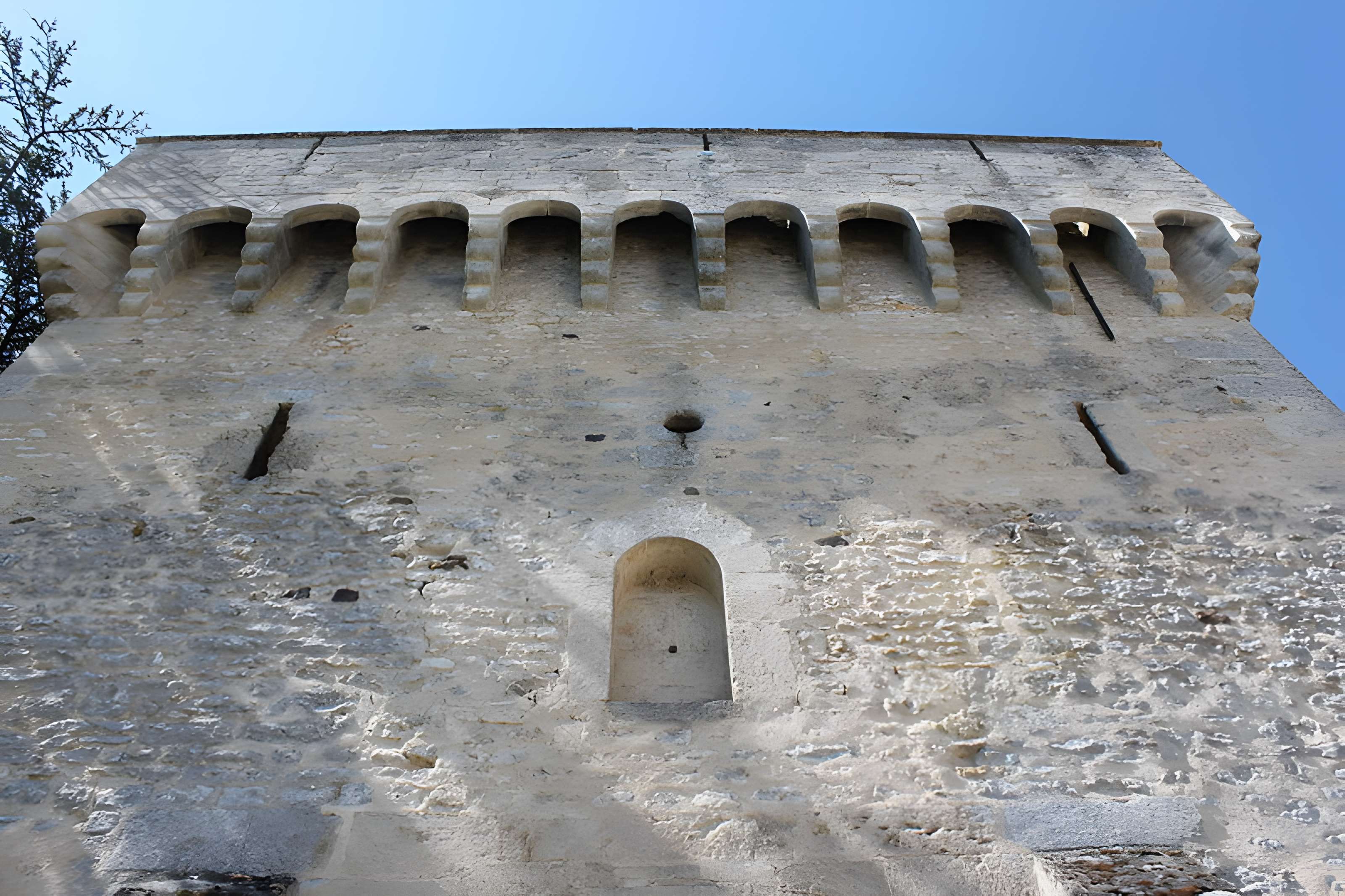 Porte de ville de Druyes-les-Belles-Fontaines