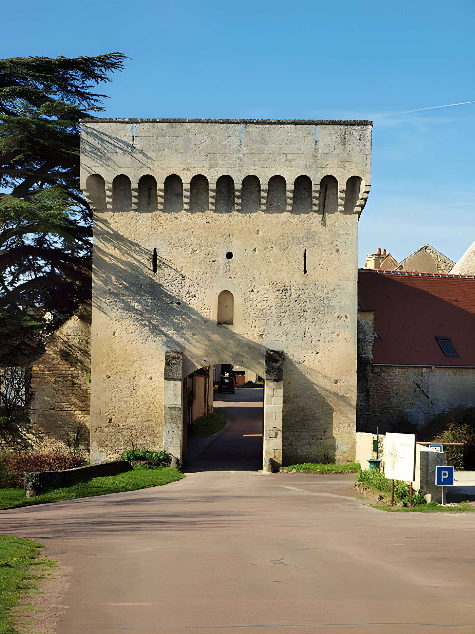 Porte de ville de Druyes-les-Belles-Fontaines