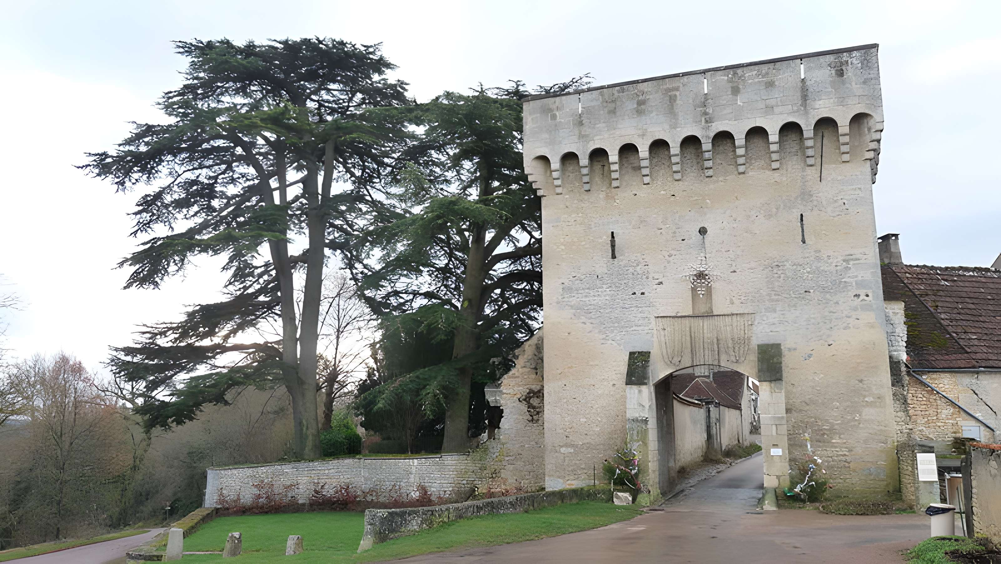 Porte de ville de Druyes-les-Belles-Fontaines