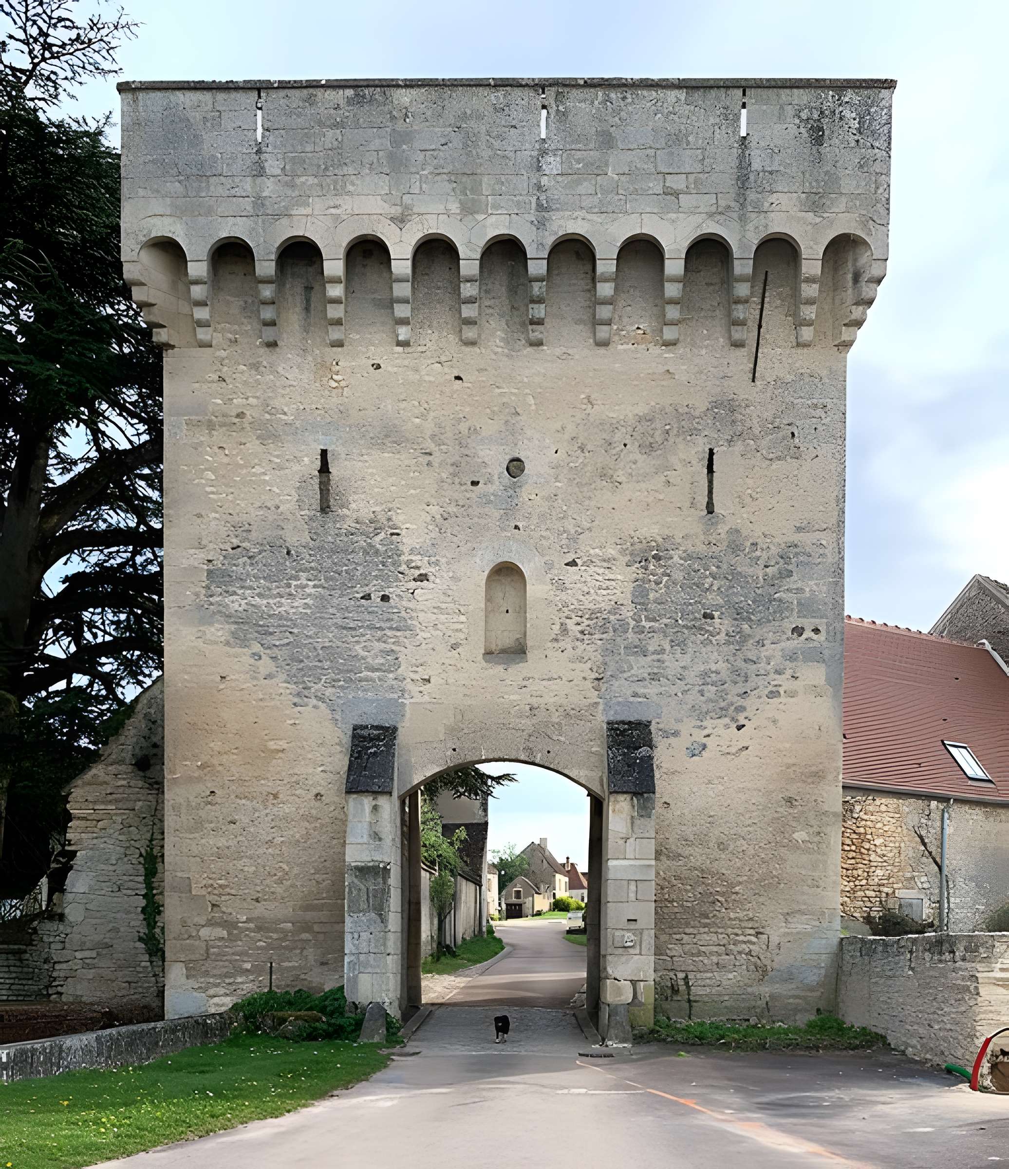Porte de ville de Druyes-les-Belles-Fontaines