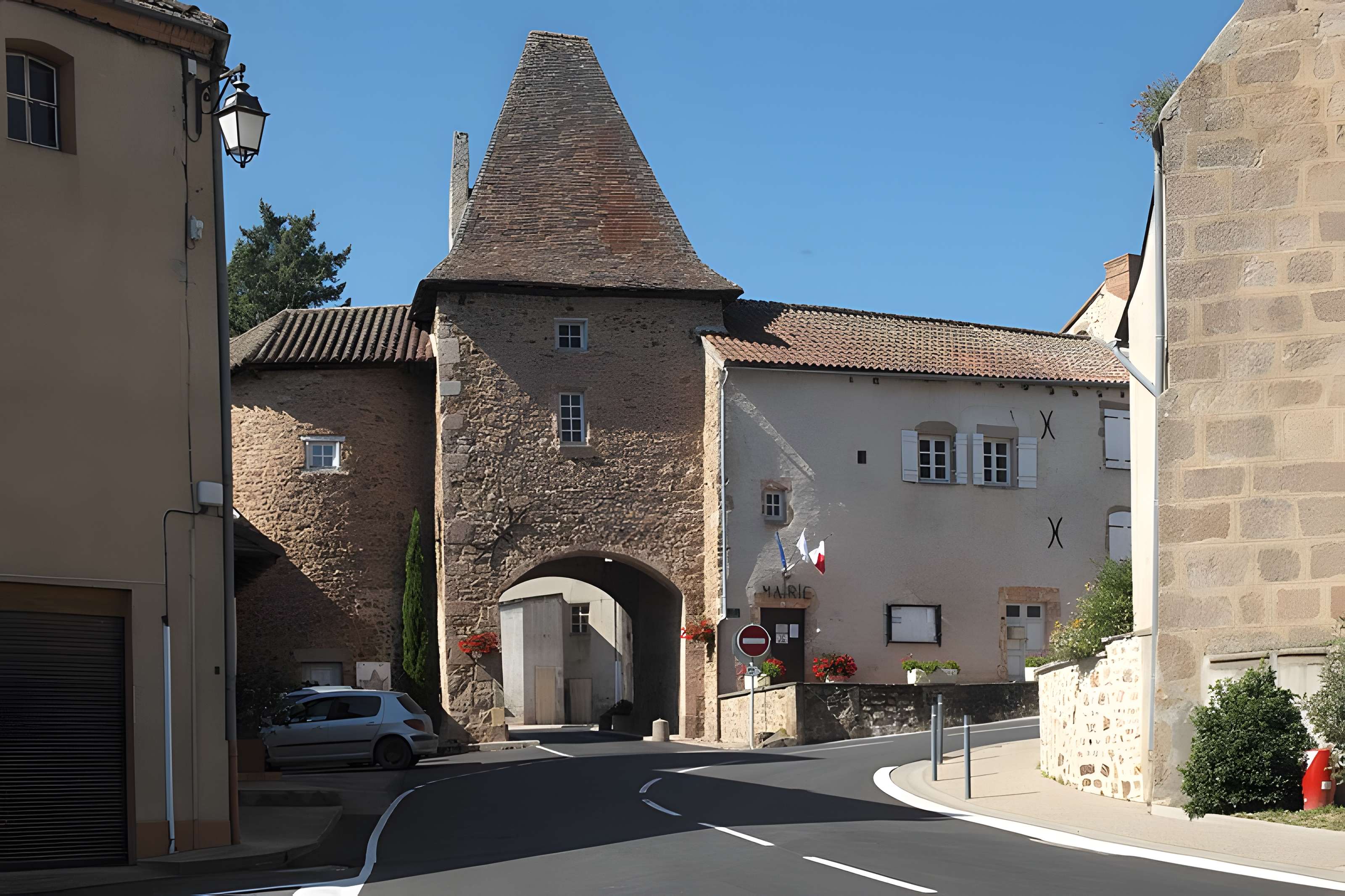 Porte de ville de Montaiguët-en-Forez