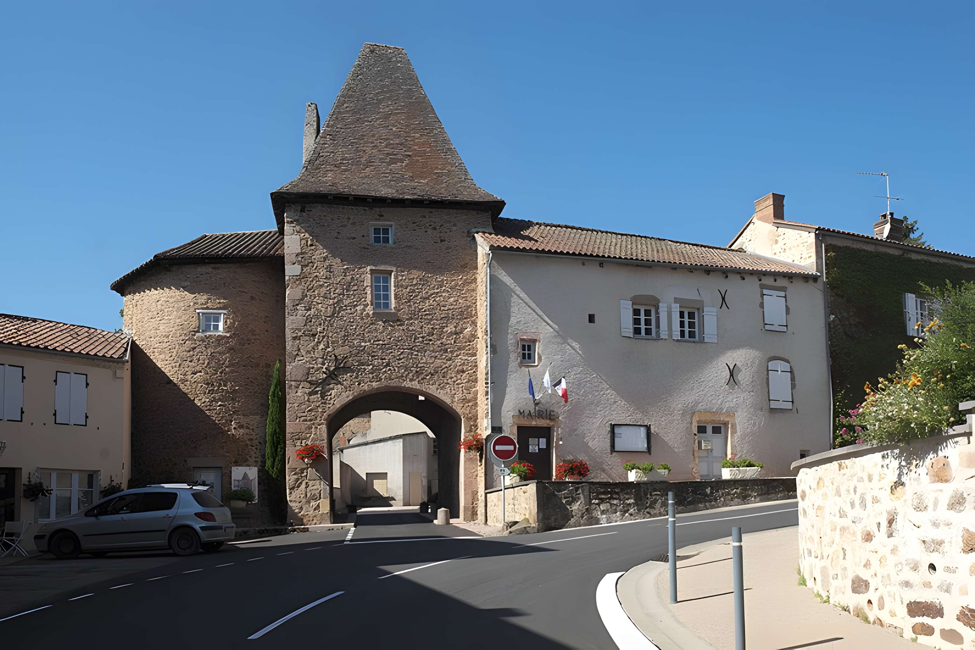 Porte de ville de Montaiguët-en-Forez