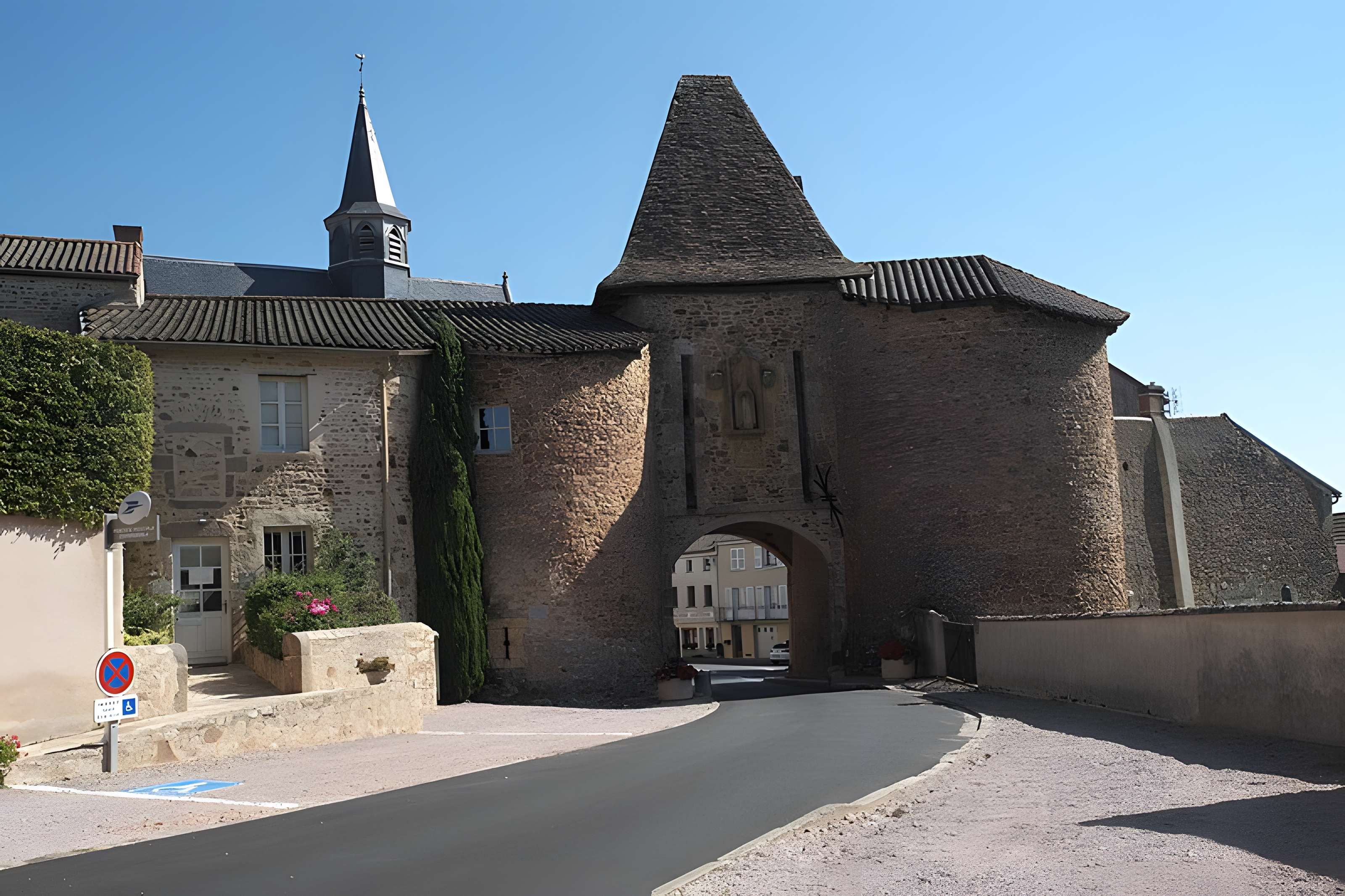 Porte de ville de Montaiguët-en-Forez