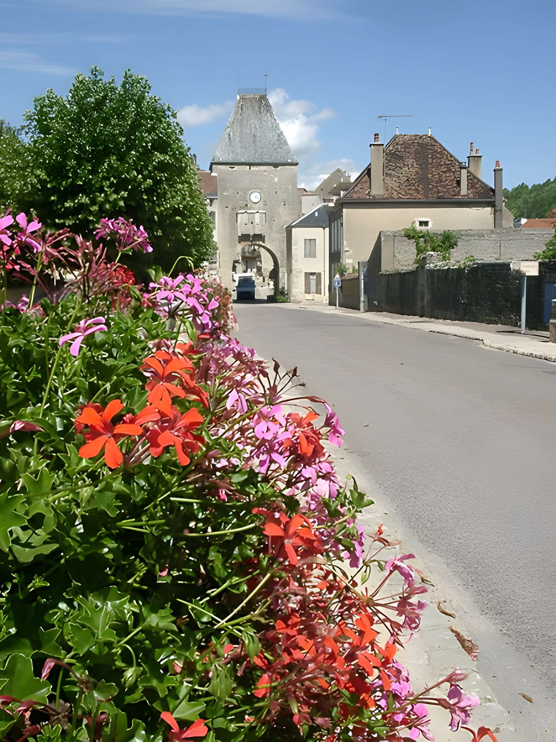 Porte de ville de Noyers-sur-Serein
