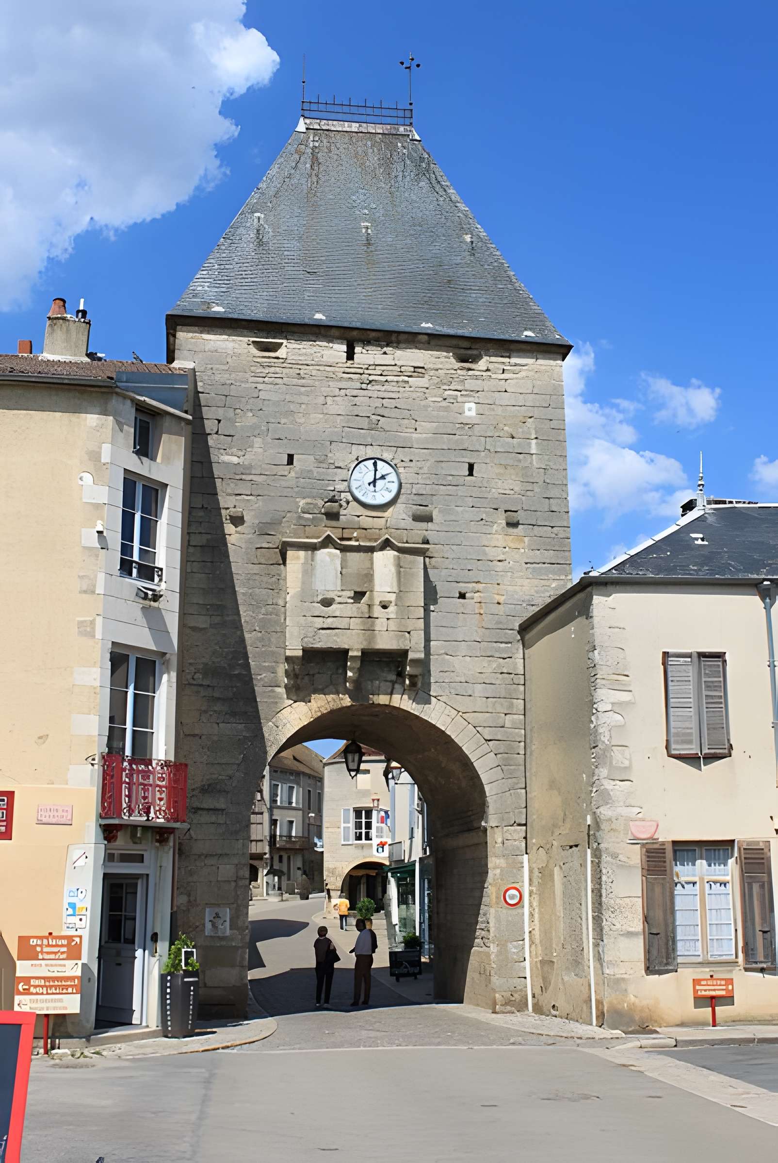 Porte de ville de Noyers-sur-Serein