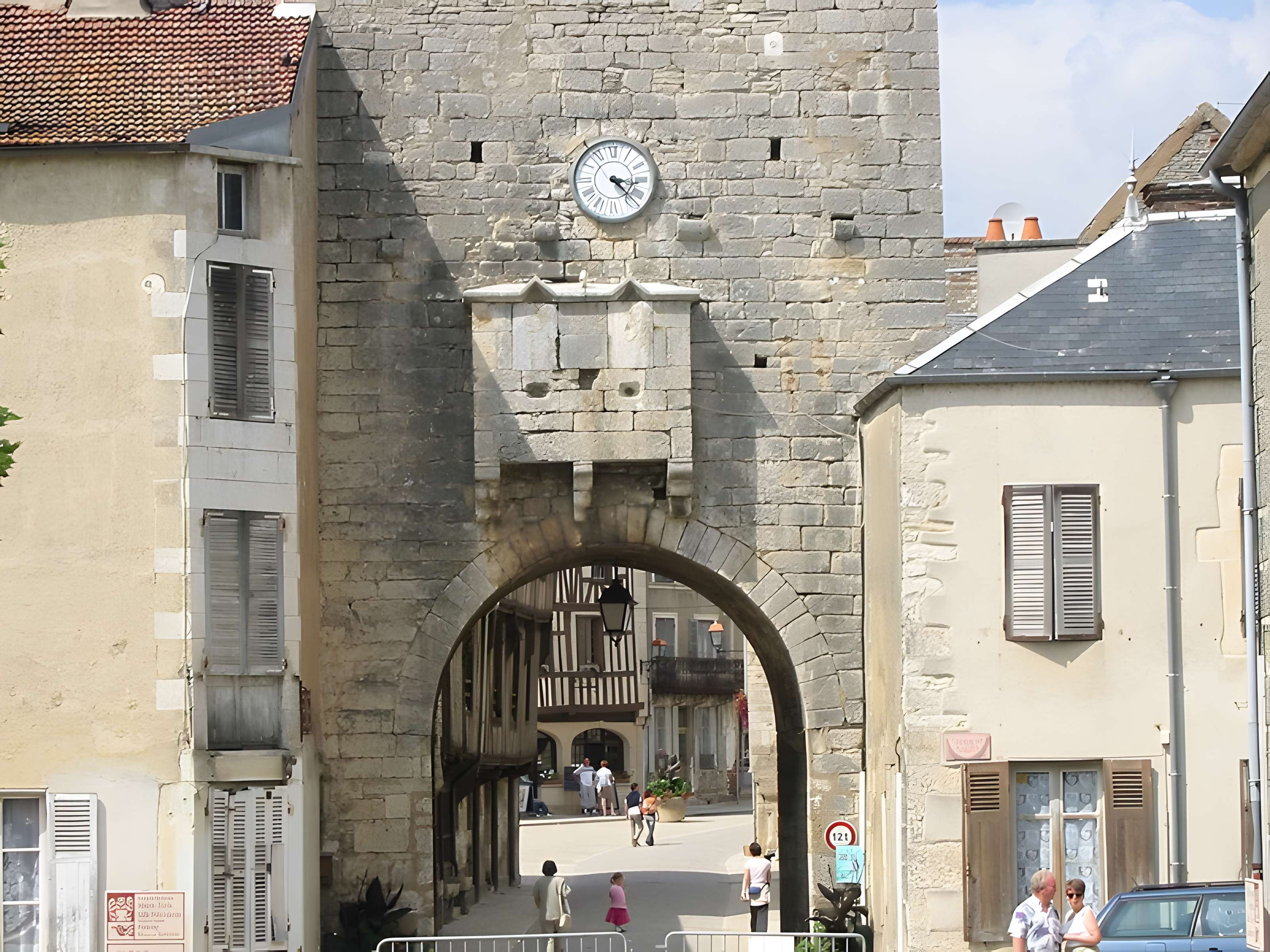 Porte de ville de Noyers-sur-Serein