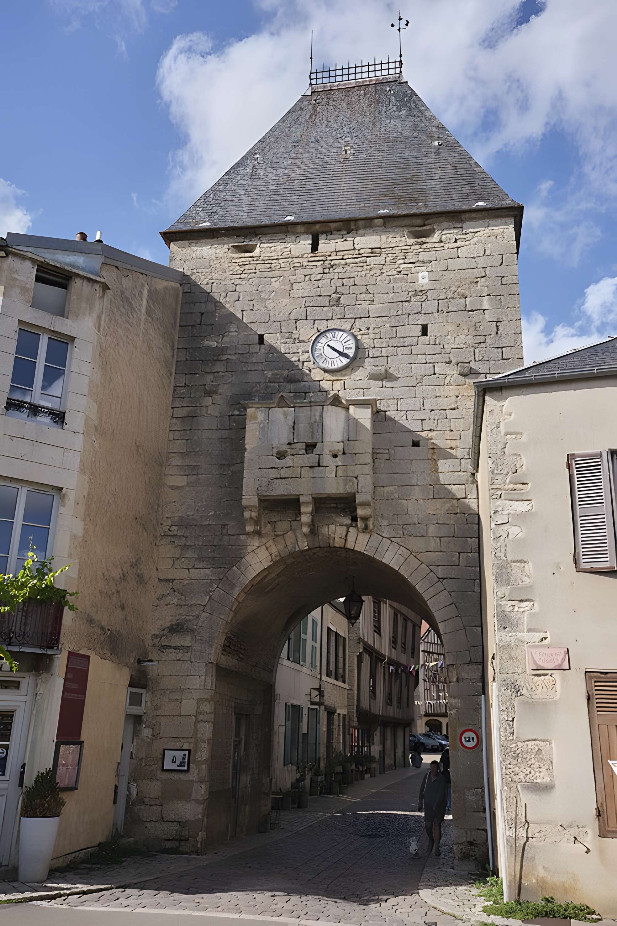 Porte de ville de Noyers-sur-Serein