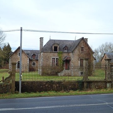 Domaine du château également sur commune de Lapenty