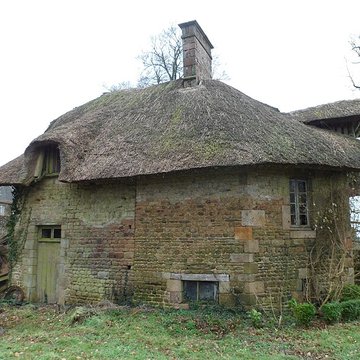 Domaine du château également sur commune de Lapenty