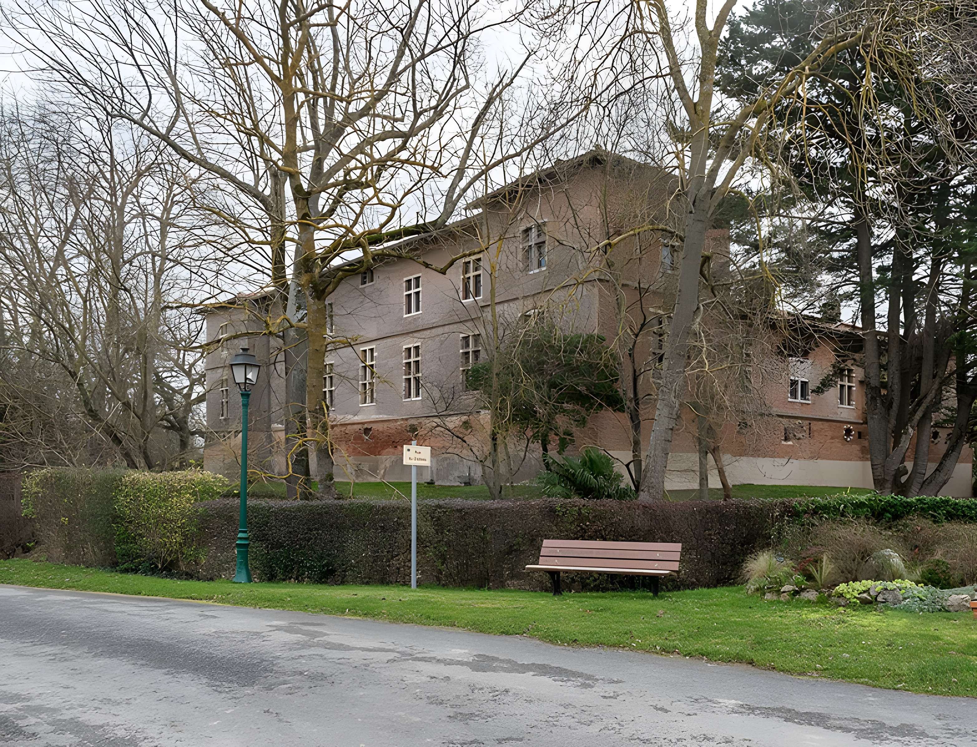 Château de Savignac à Savignac-Mona