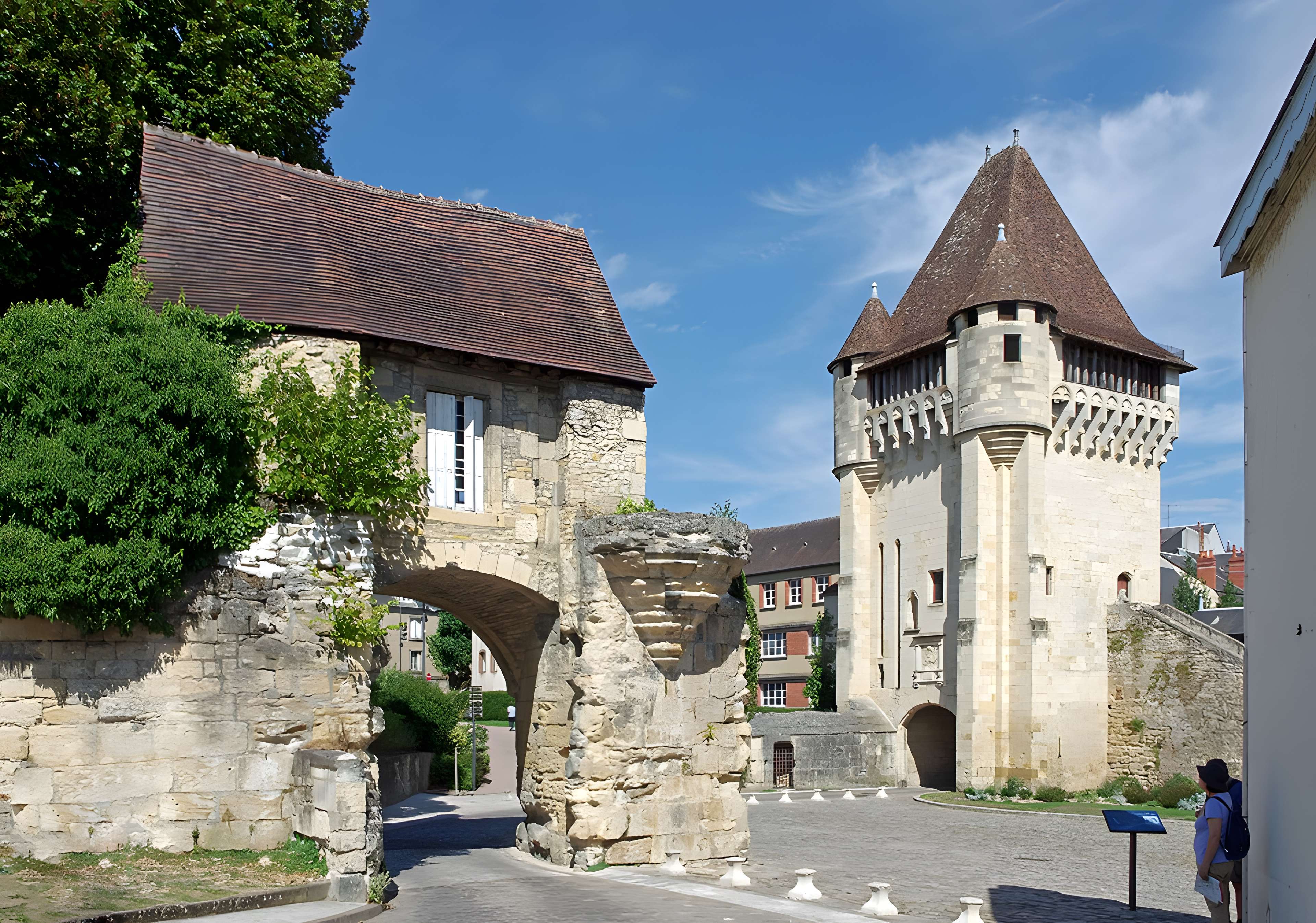 Porte du Croux de Nevers