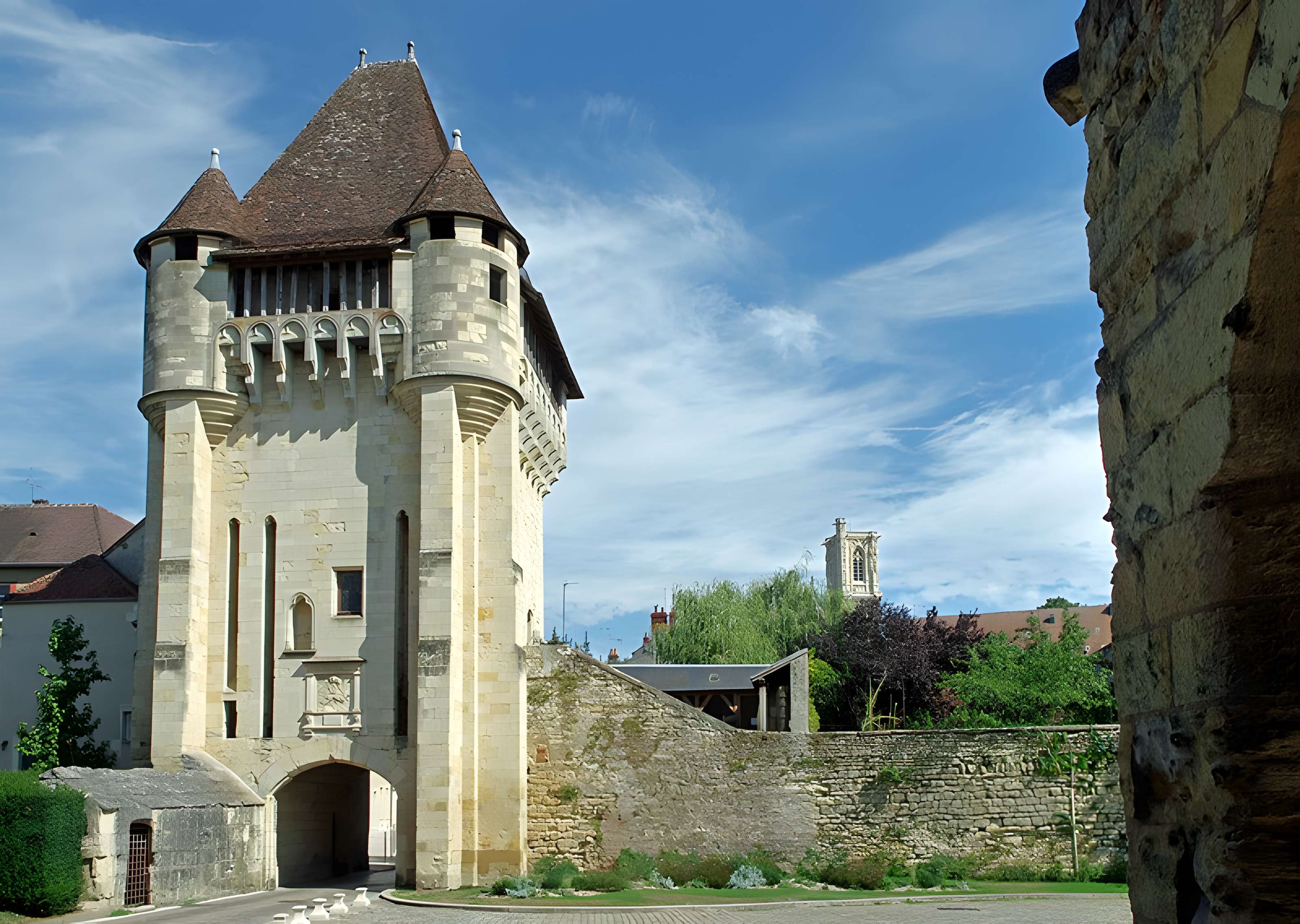 Porte du Croux de Nevers