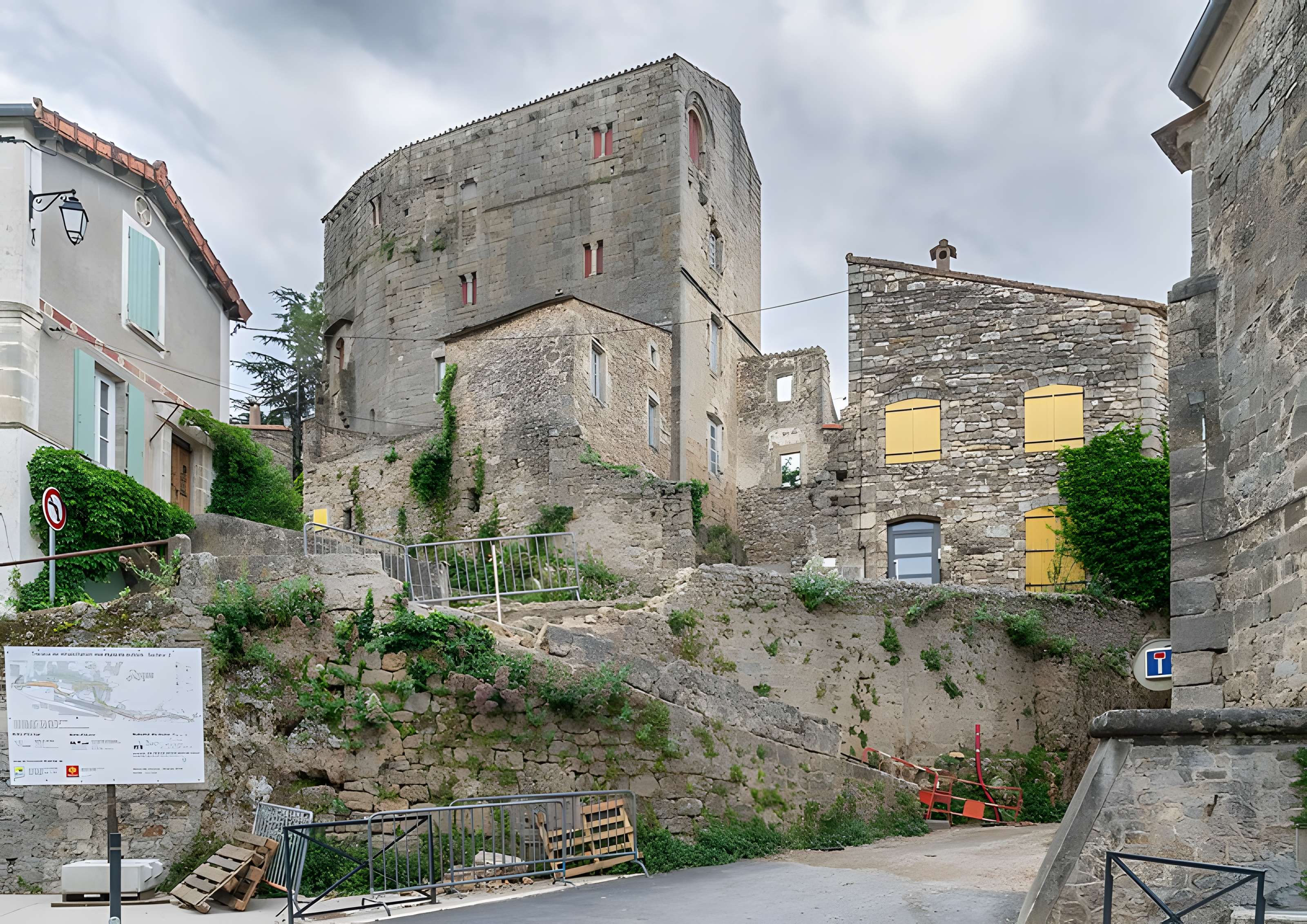 Ancien château ou donjon
