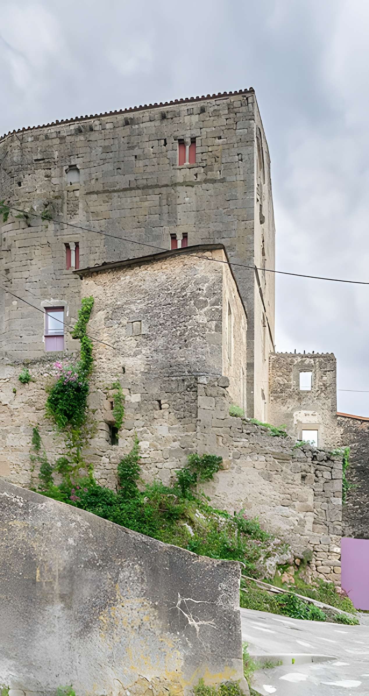 Ancien château ou donjon