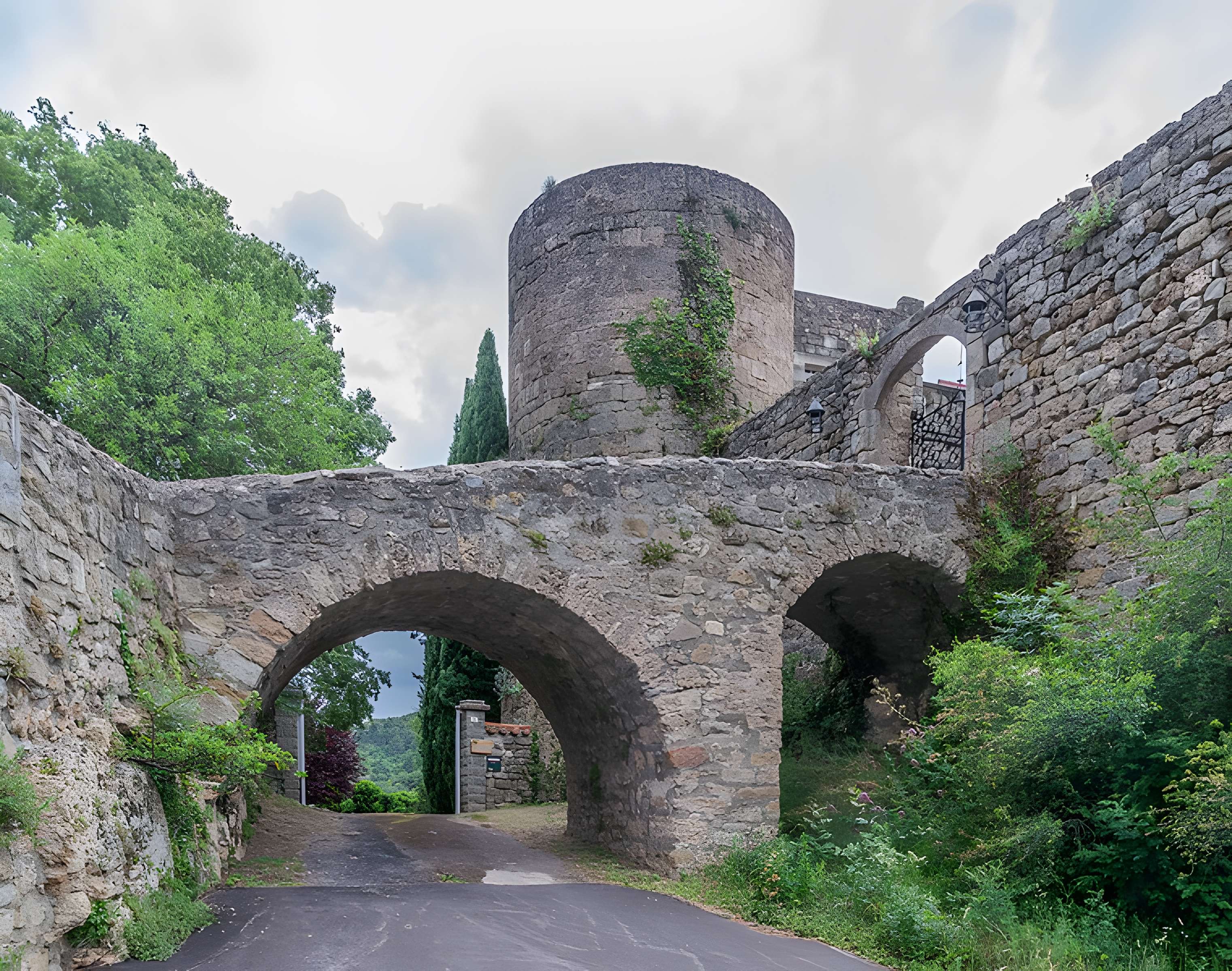 Ancien château ou donjon